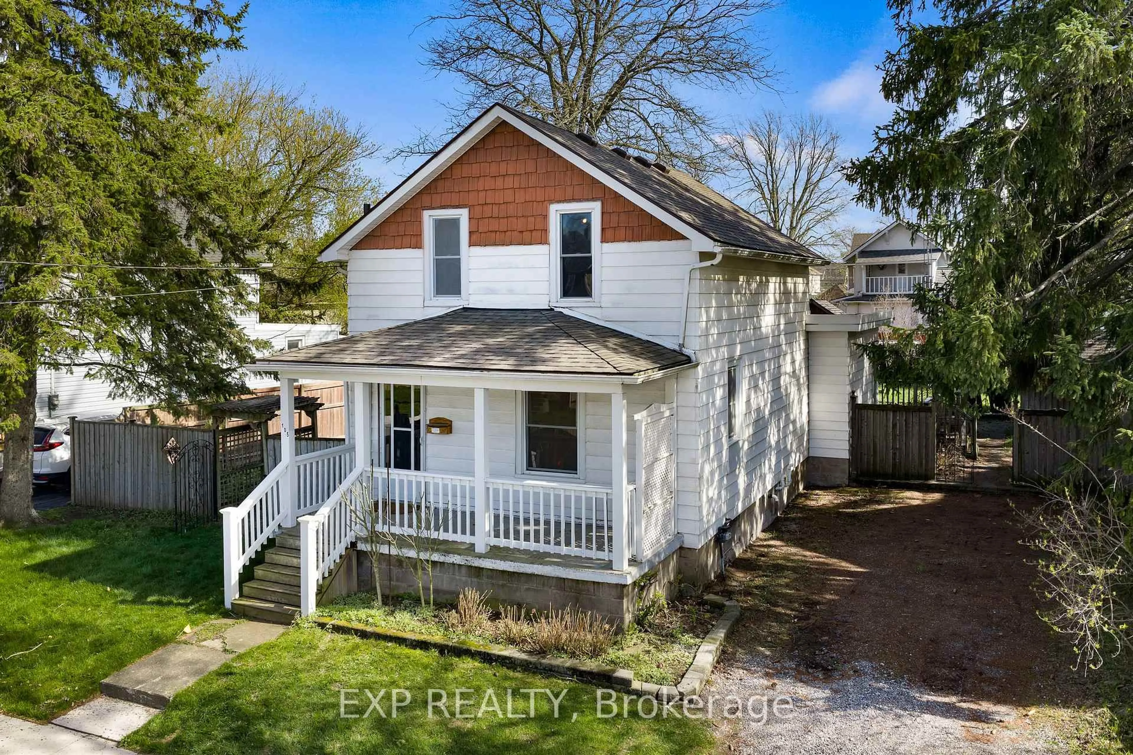 A pic from outside/outdoor area/front of a property/back of a property/a pic from drone, street for 105 Bald St, Welland Ontario L3C 5C2