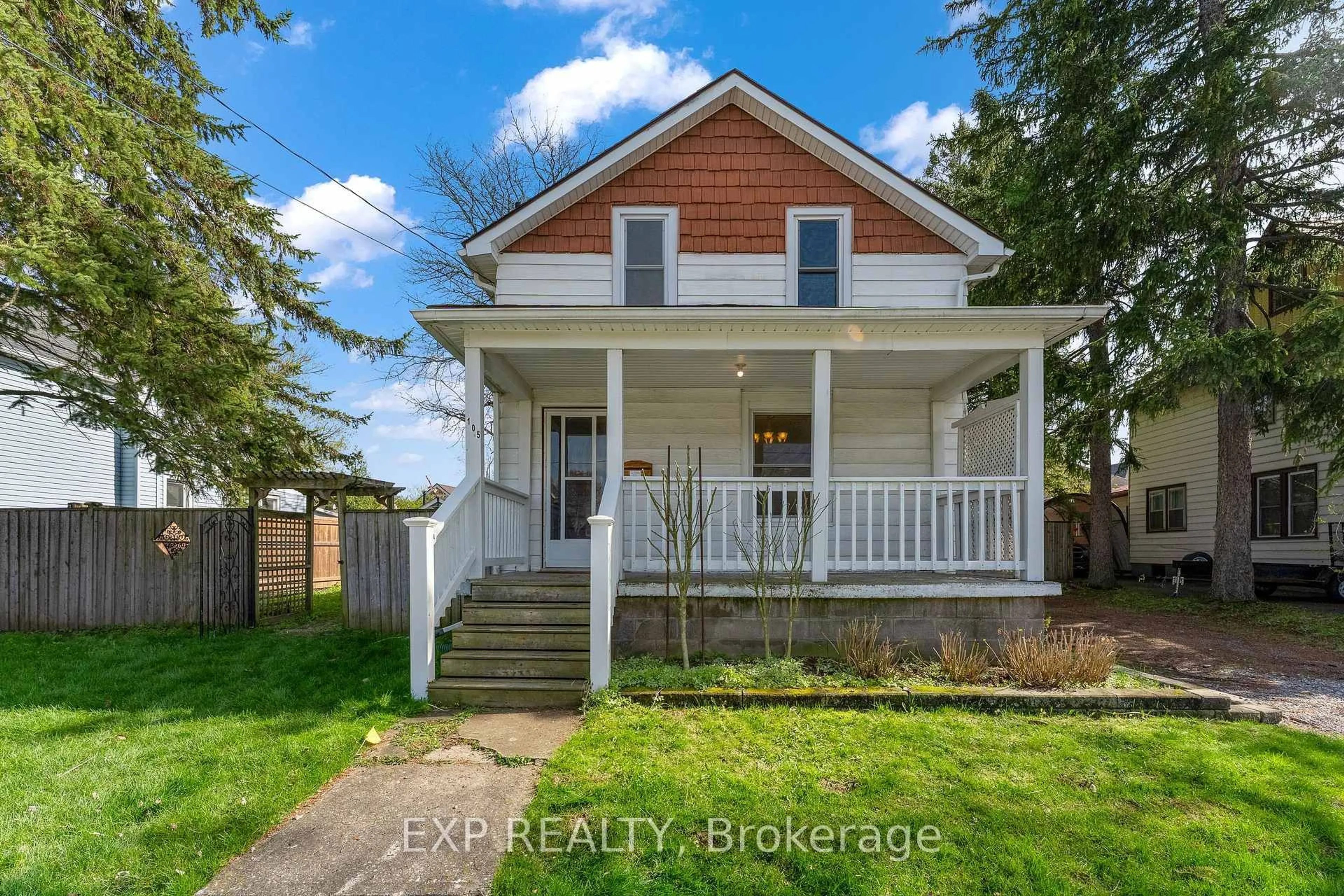 A pic from outside/outdoor area/front of a property/back of a property/a pic from drone, street for 105 Bald St, Welland Ontario L3C 5C2