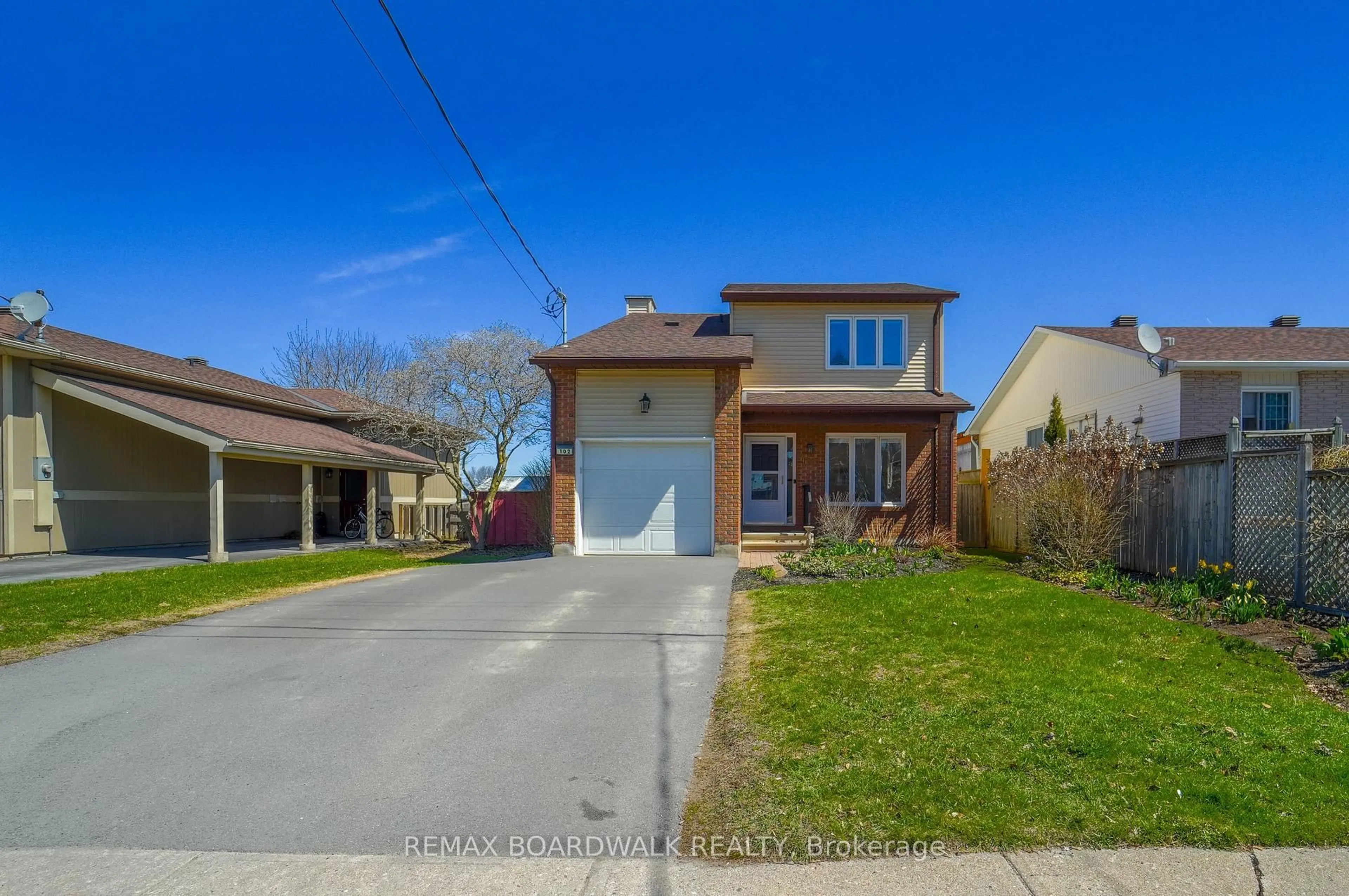 A pic from outside/outdoor area/front of a property/back of a property/a pic from drone, street for 102 Seventh Ave, Arnprior Ontario K7S 3S7