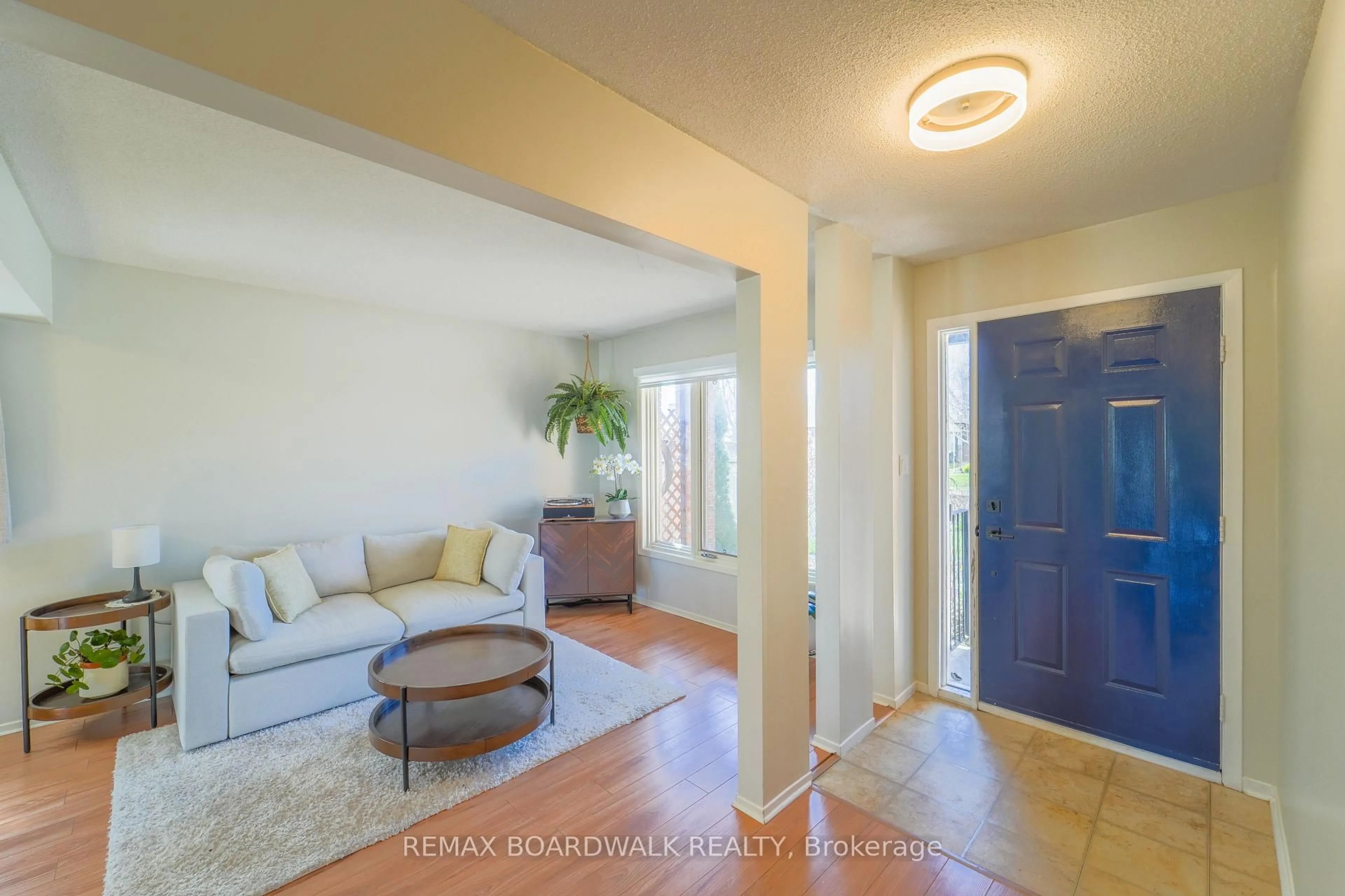 Indoor entryway for 102 Seventh Ave, Arnprior Ontario K7S 3S7