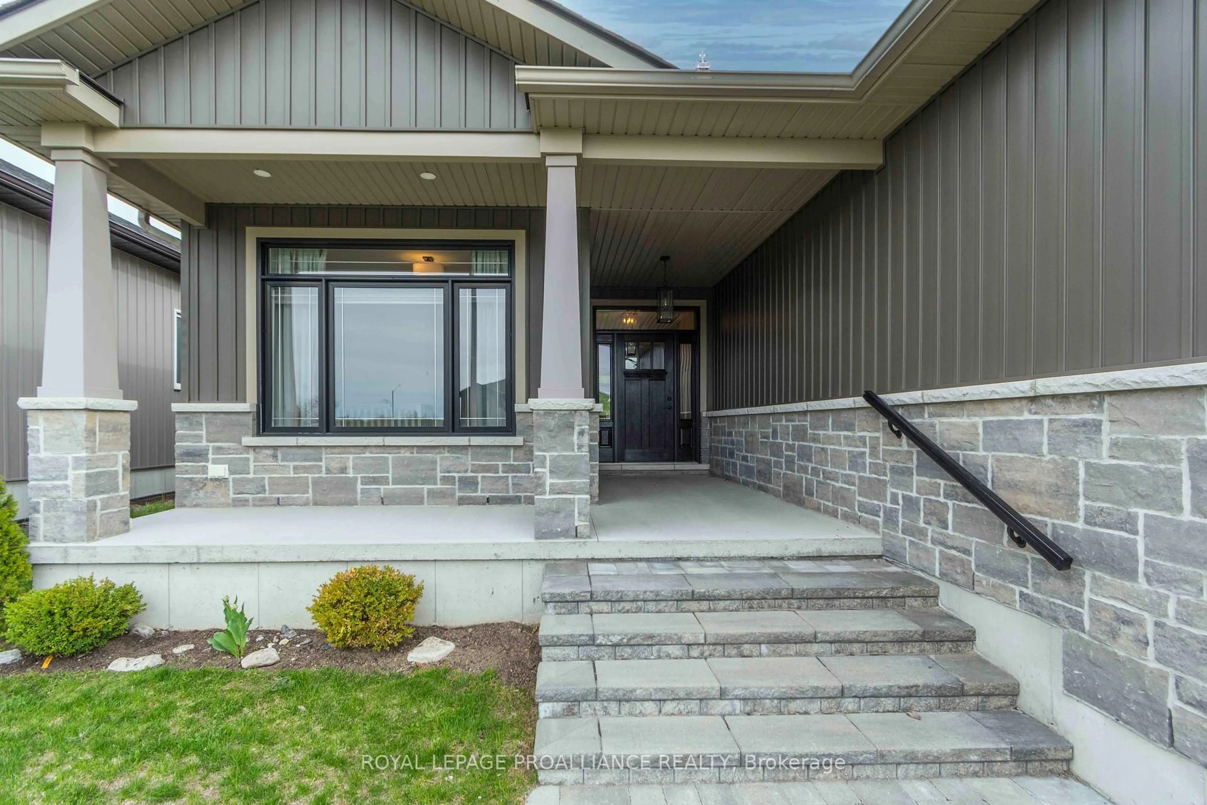 Indoor entryway for 31 Schmidt Way, Quinte West Ontario K8V 0L5