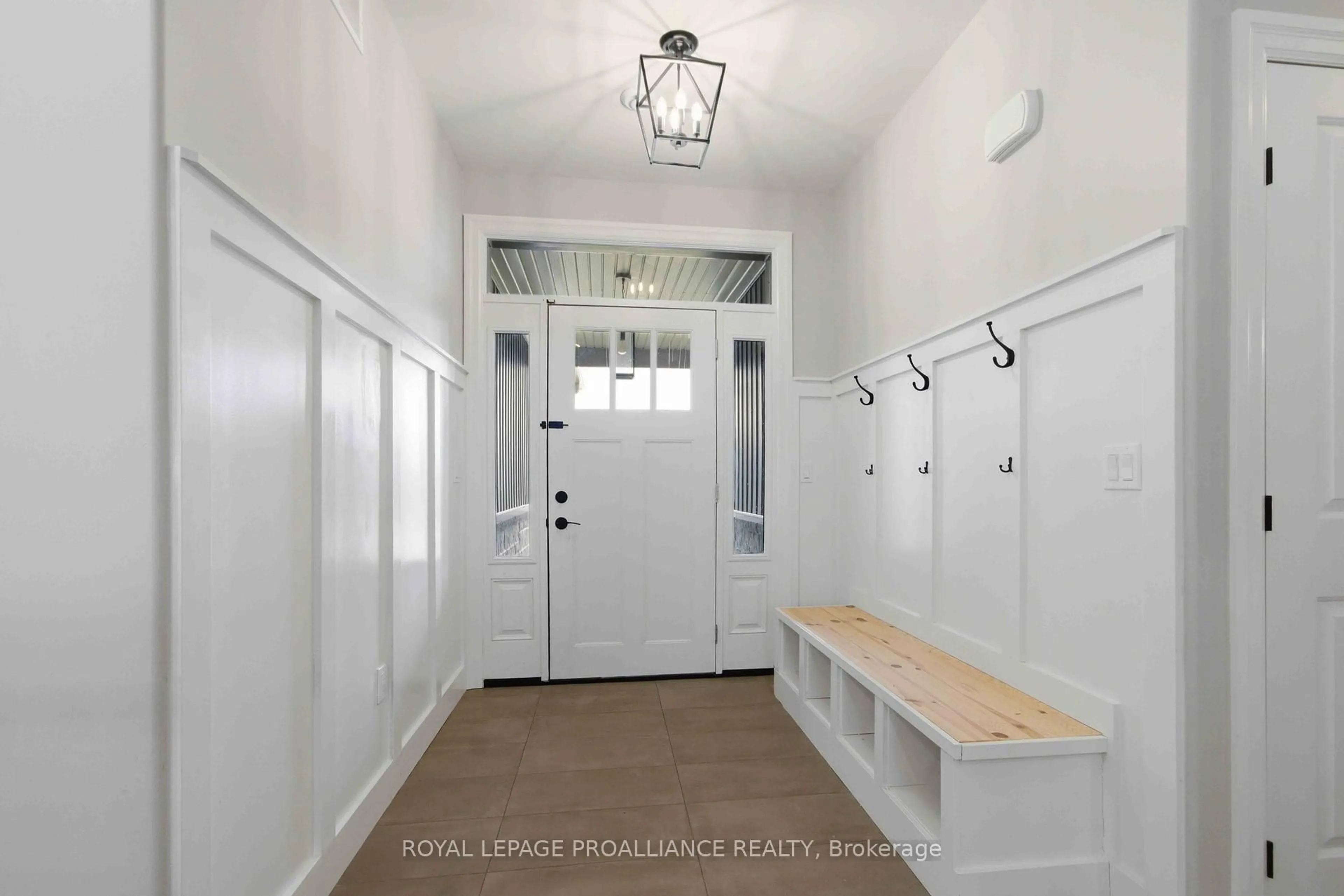 Indoor entryway for 31 Schmidt Way, Quinte West Ontario K8V 0L5