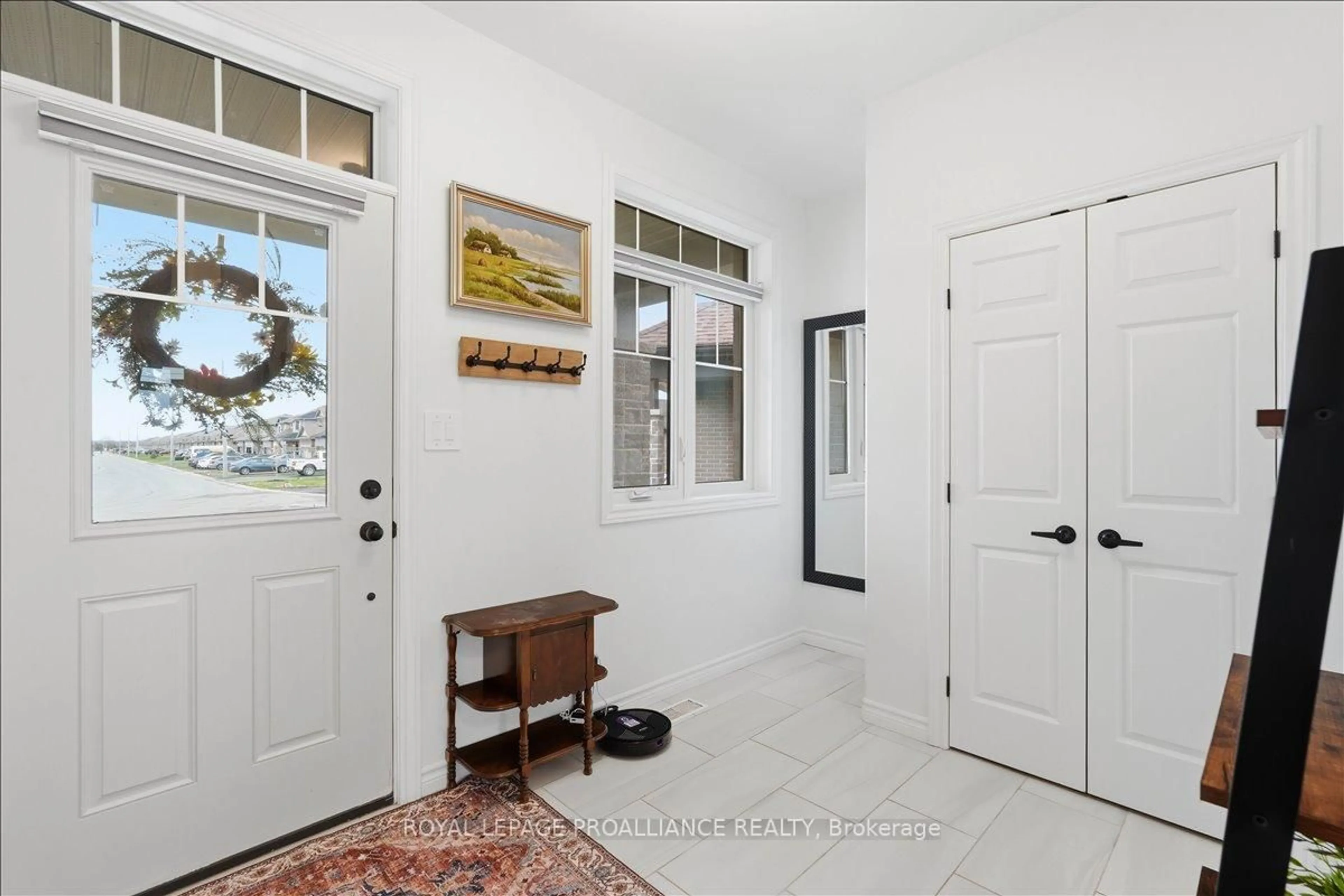 Indoor entryway for 14 Athabaska Dr, Belleville Ontario K8N 0T7