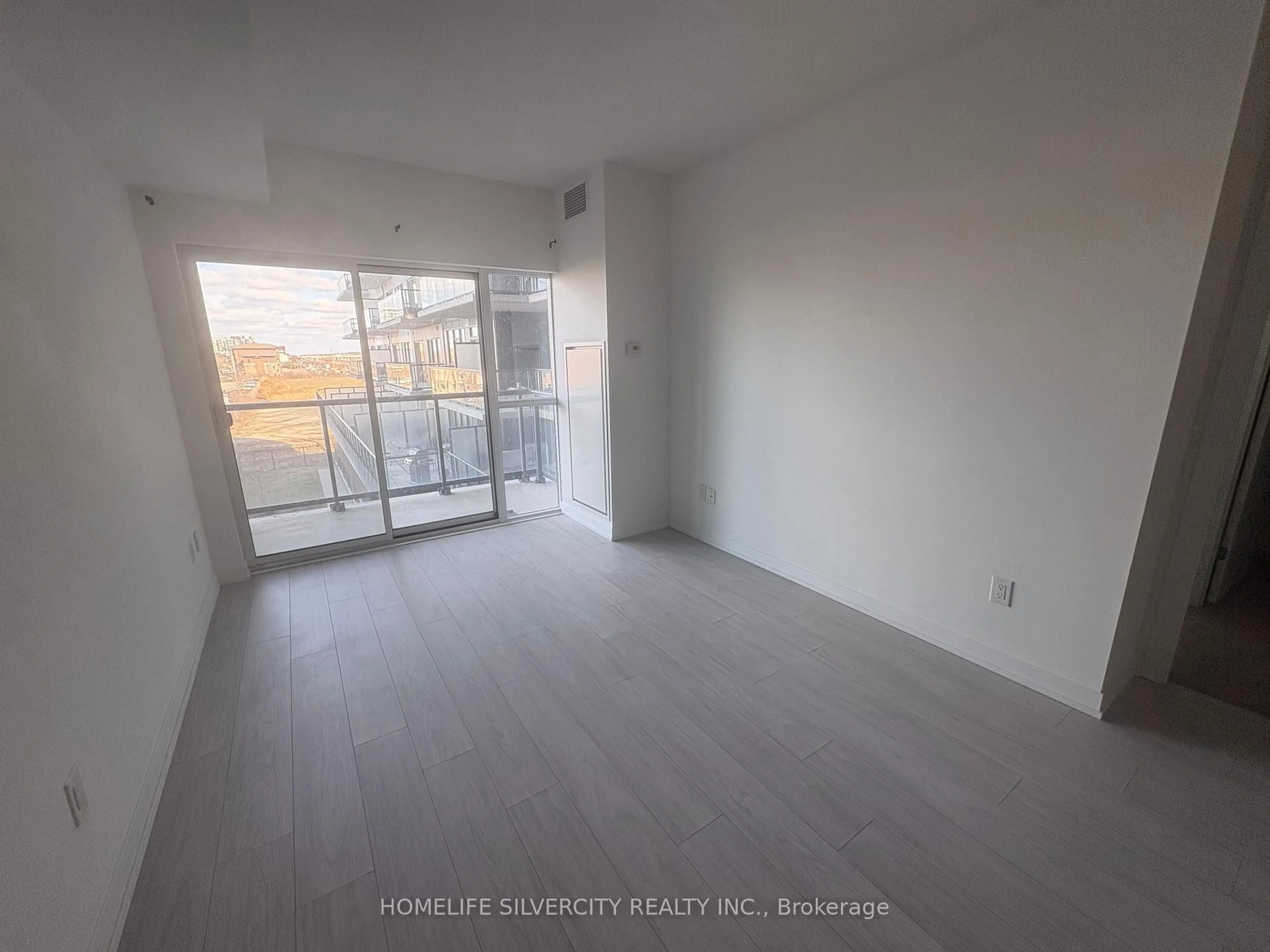 A pic of a room for 550 North Service Rd #312, Grimsby Ontario L3M 4E8