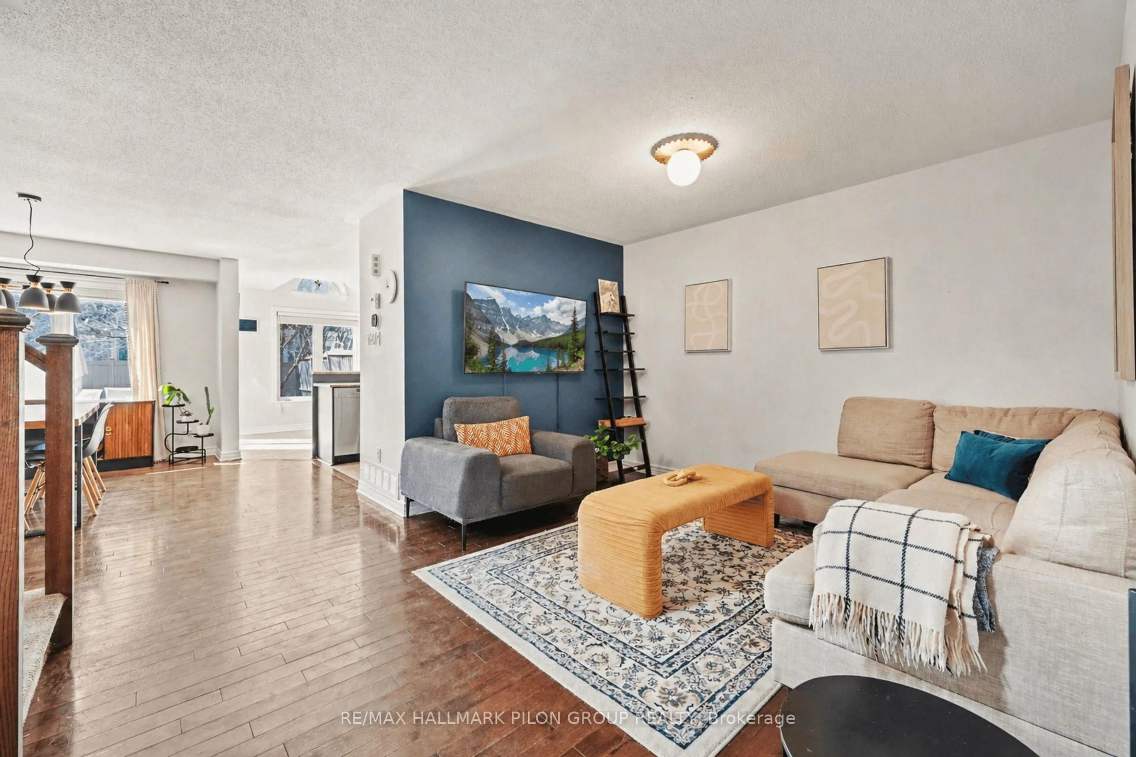 Living room with furniture, unknown for 374 Horseshoe Cres, Stittsville Ontario K2S 0B5