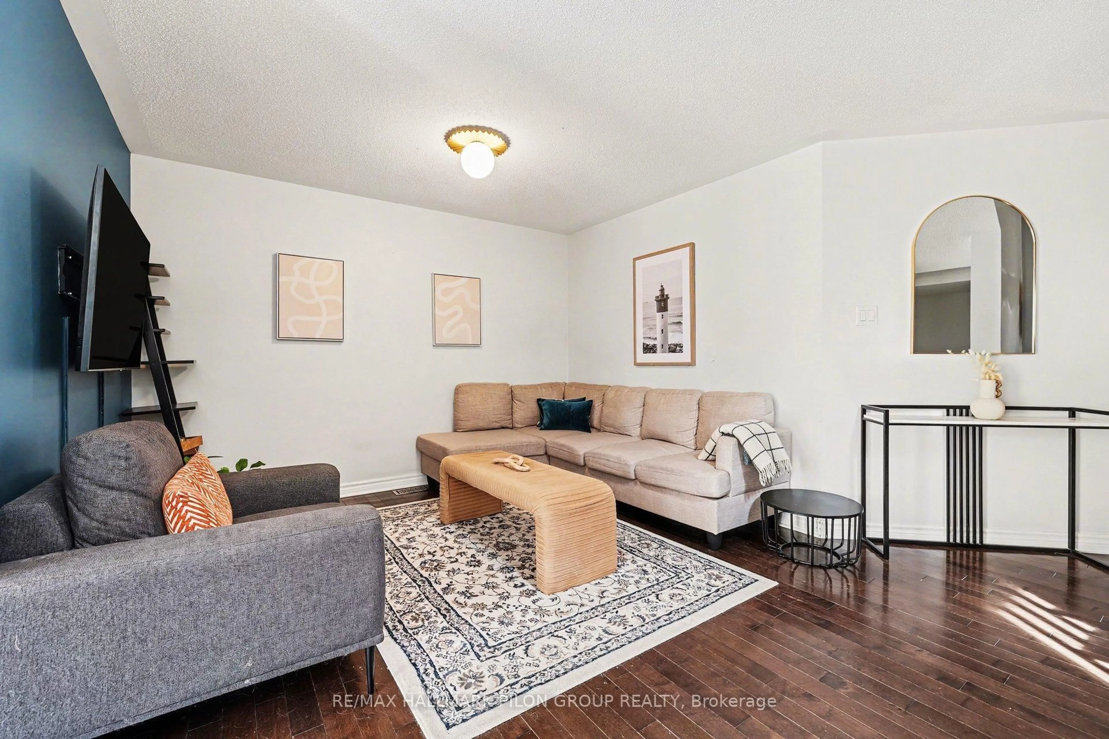 Living room with furniture, unknown for 374 Horseshoe Cres, Stittsville Ontario K2S 0B5