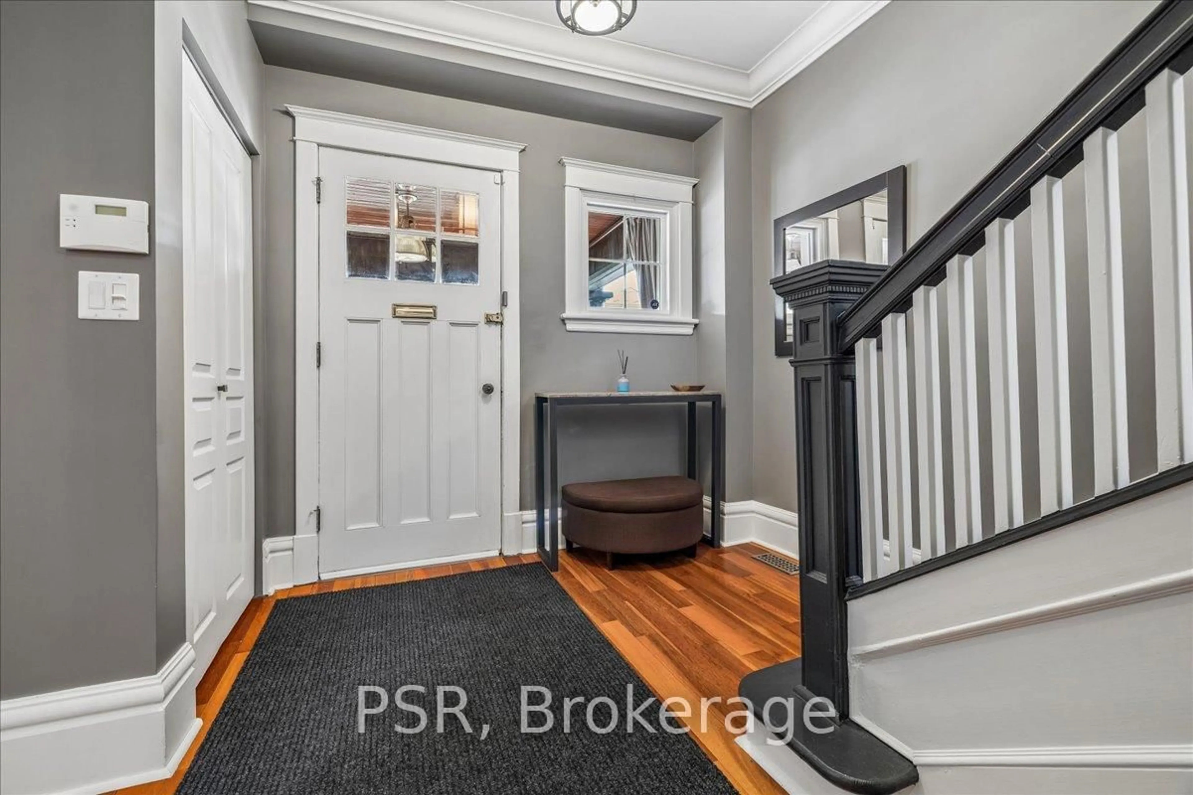 Indoor entryway for 40 Stanley Ave, Hamilton Ontario L8P 2L1