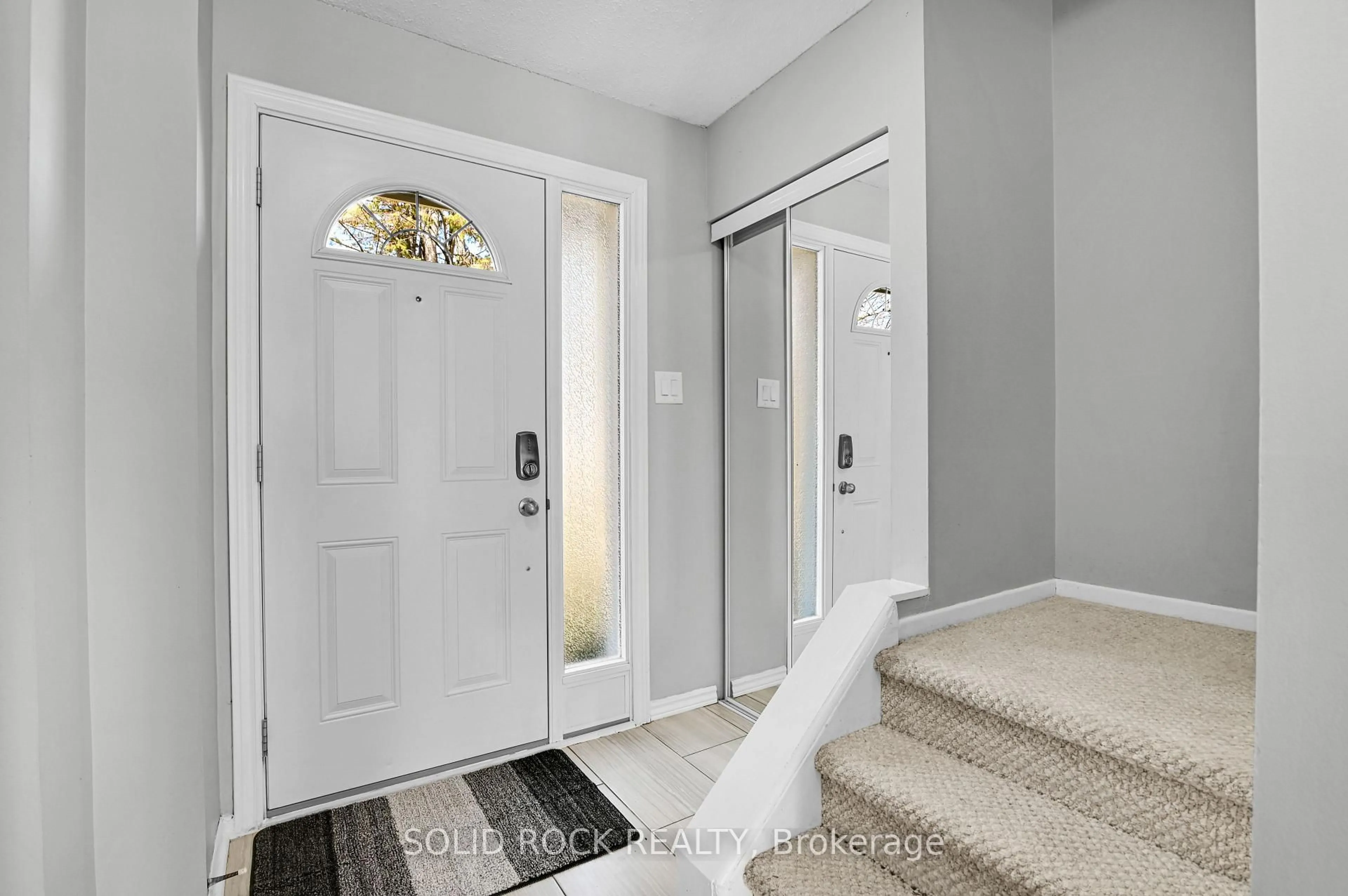 Indoor entryway for 3915B Old Richmond Rd #137, Ottawa Ontario K2H 8T9