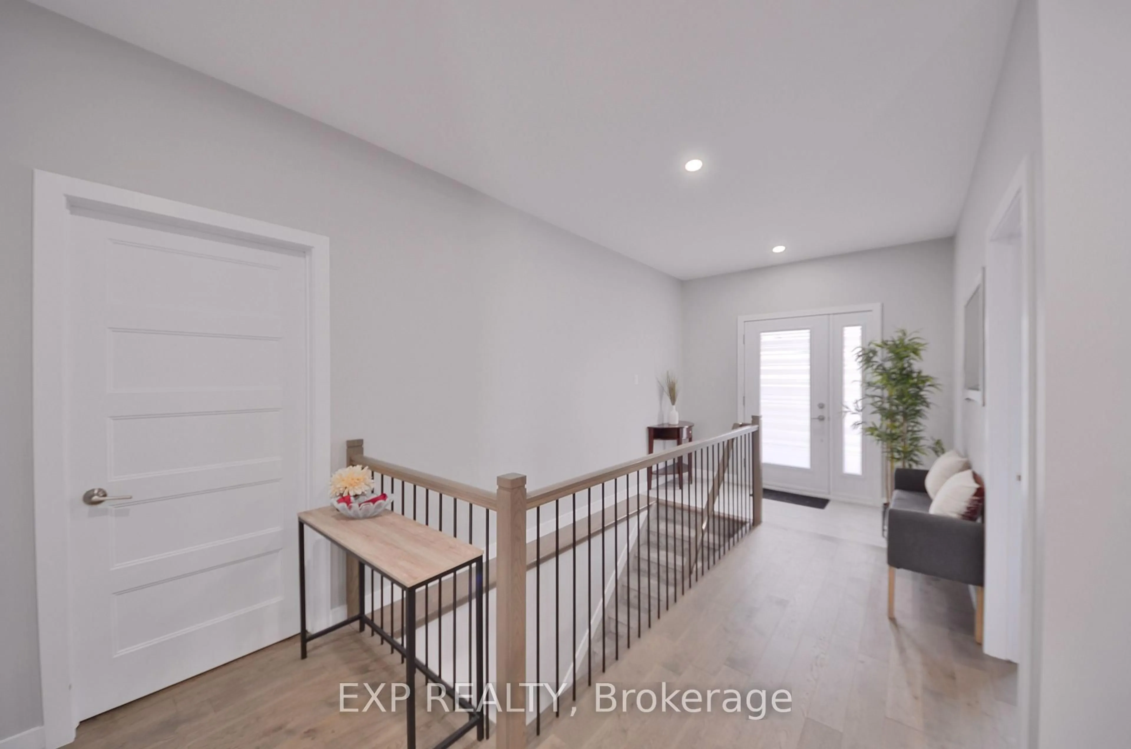 Indoor entryway for 92 Chateauguay St, Russell Ontario K0A 1W0