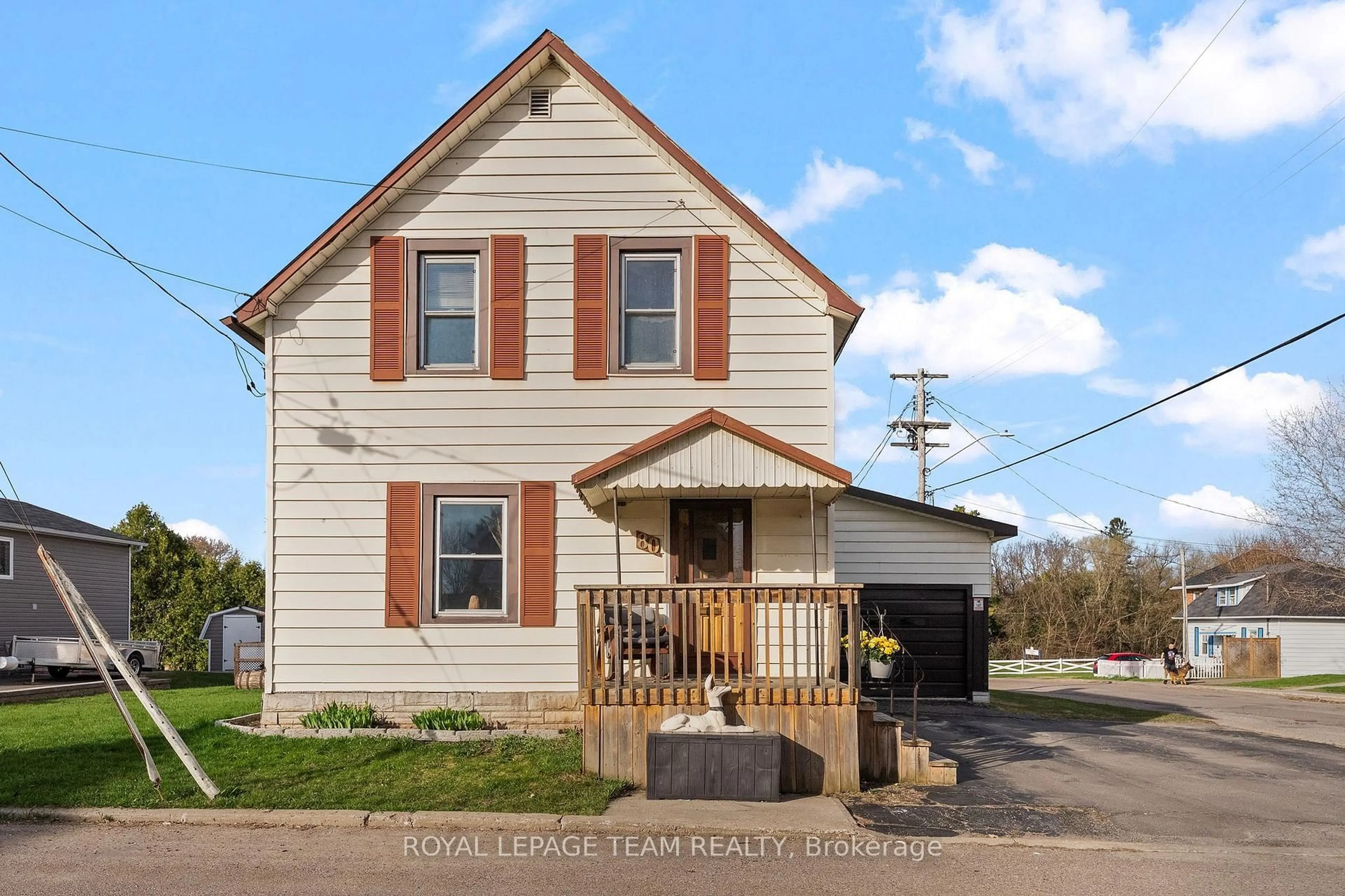 Home with vinyl exterior material, street for 80 Bank St, Renfrew Ontario K7V 2E6