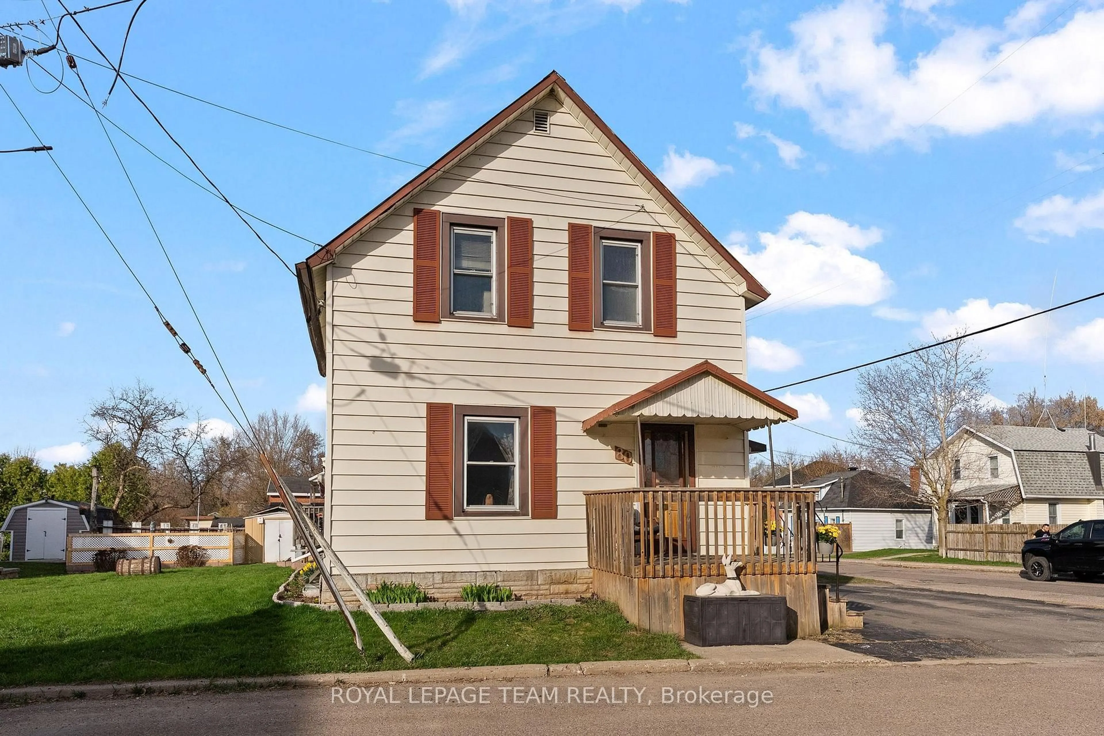 Home with vinyl exterior material, street for 80 Bank St, Renfrew Ontario K7V 2E6