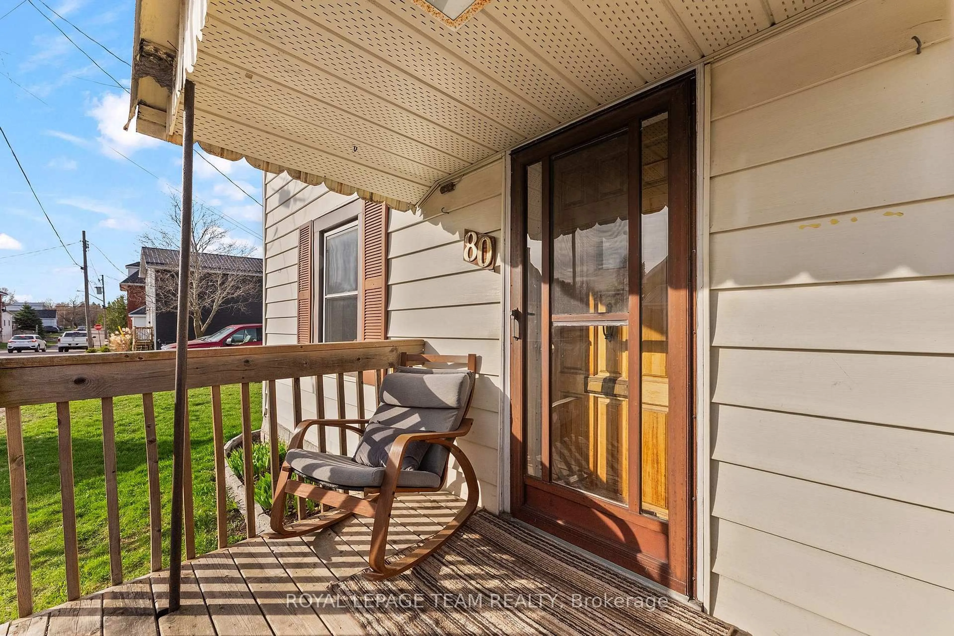 Patio, street for 80 Bank St, Renfrew Ontario K7V 2E6