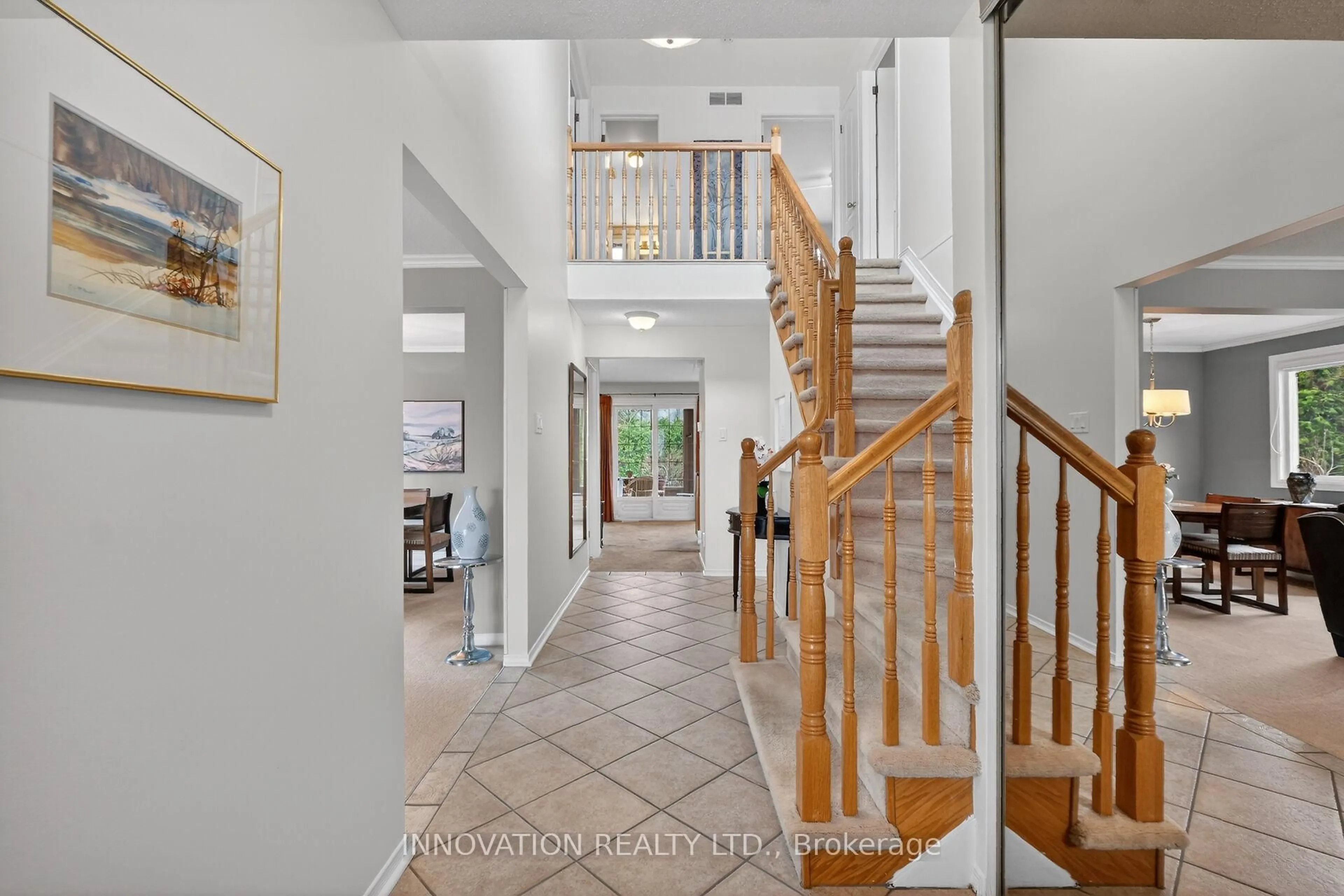 Indoor foyer for 1698 Teakdale Ave, Orleans Ontario K1C 6M4