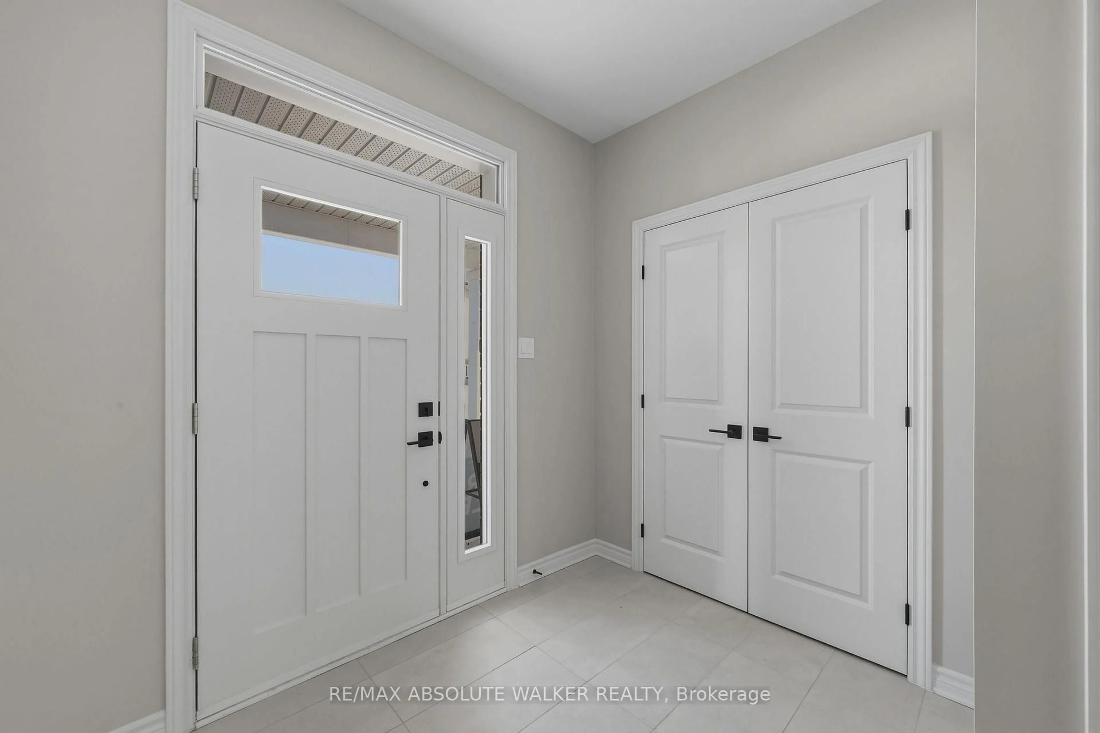 Indoor entryway for 803 Antonio Farley St, Orleans Ontario K4A 5N3