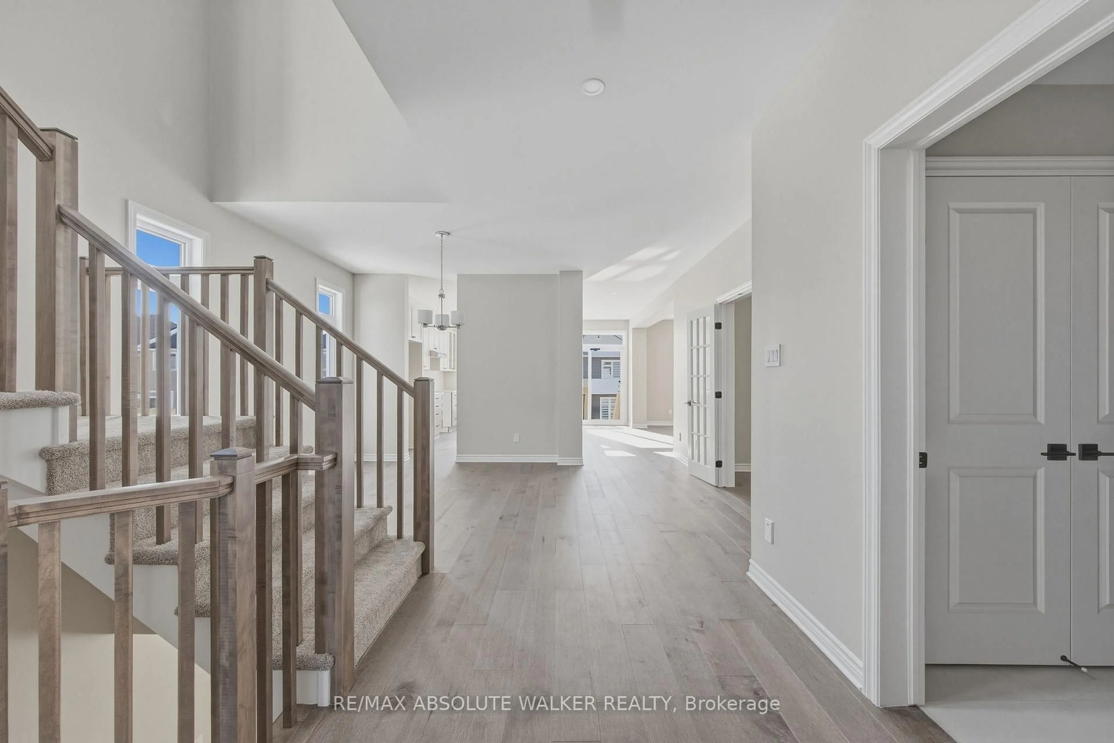 Indoor entryway for 803 Antonio Farley St, Orleans Ontario K4A 5N3