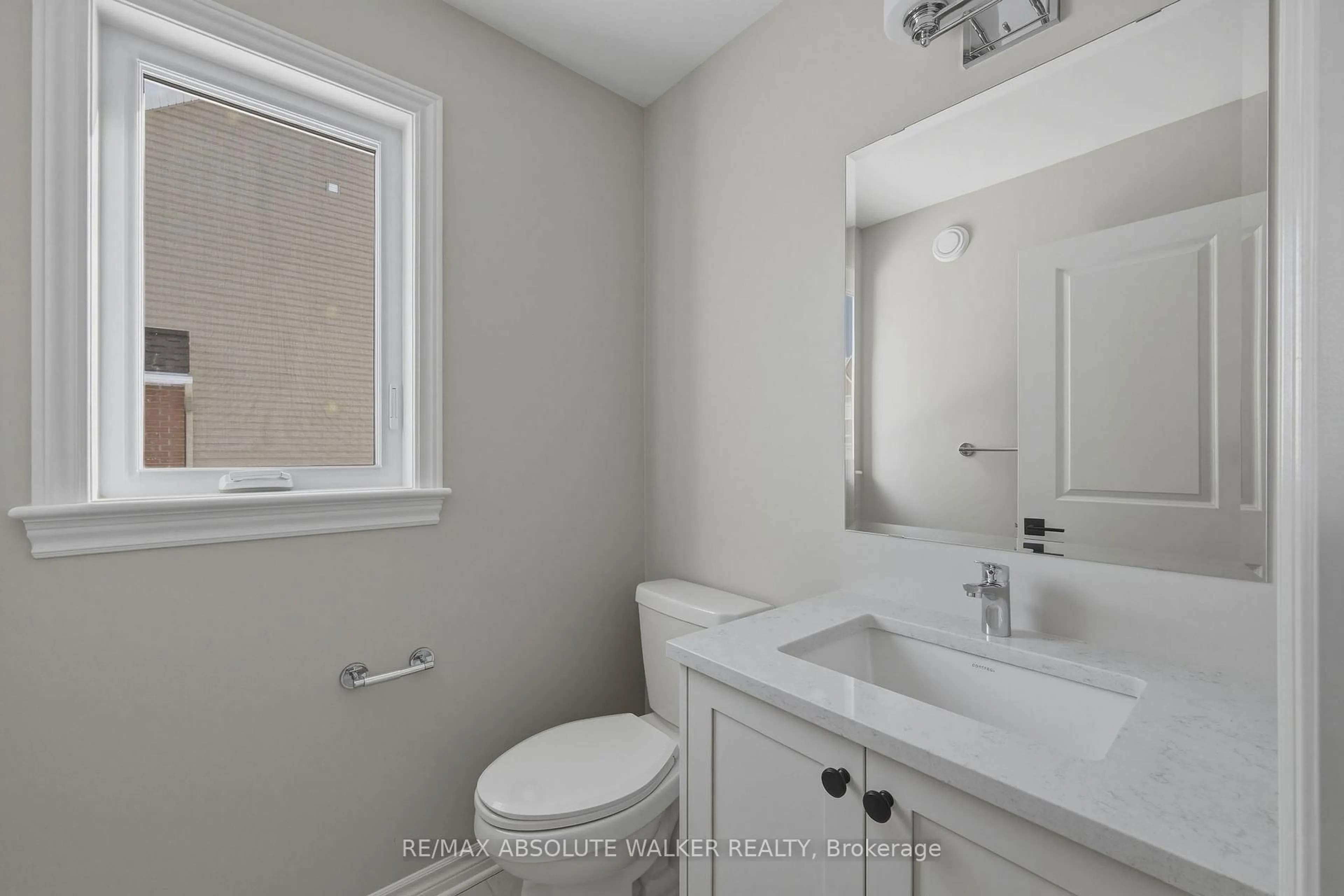 Standard bathroom, unknown for 803 Antonio Farley St, Orleans Ontario K4A 5N3