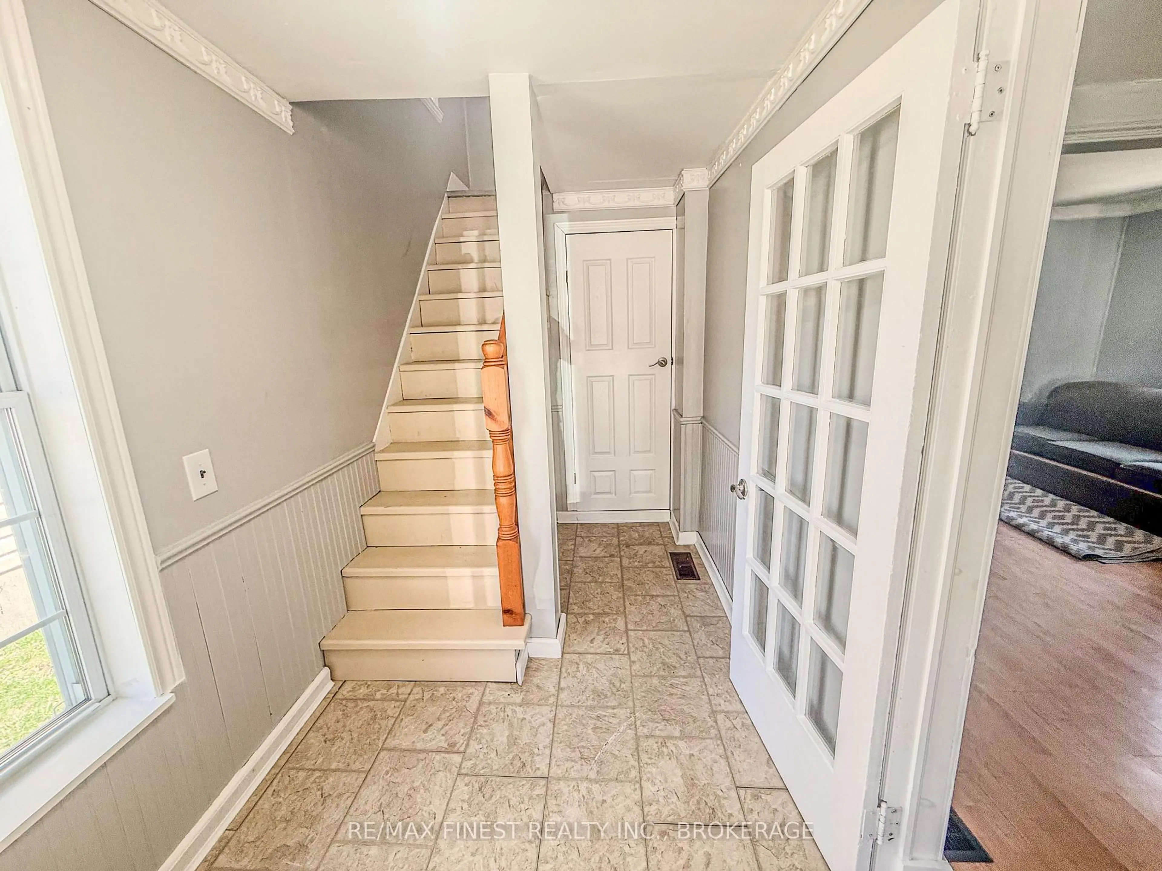 Unknown for 215 Brock St, Gananoque Ontario K7G 1G5