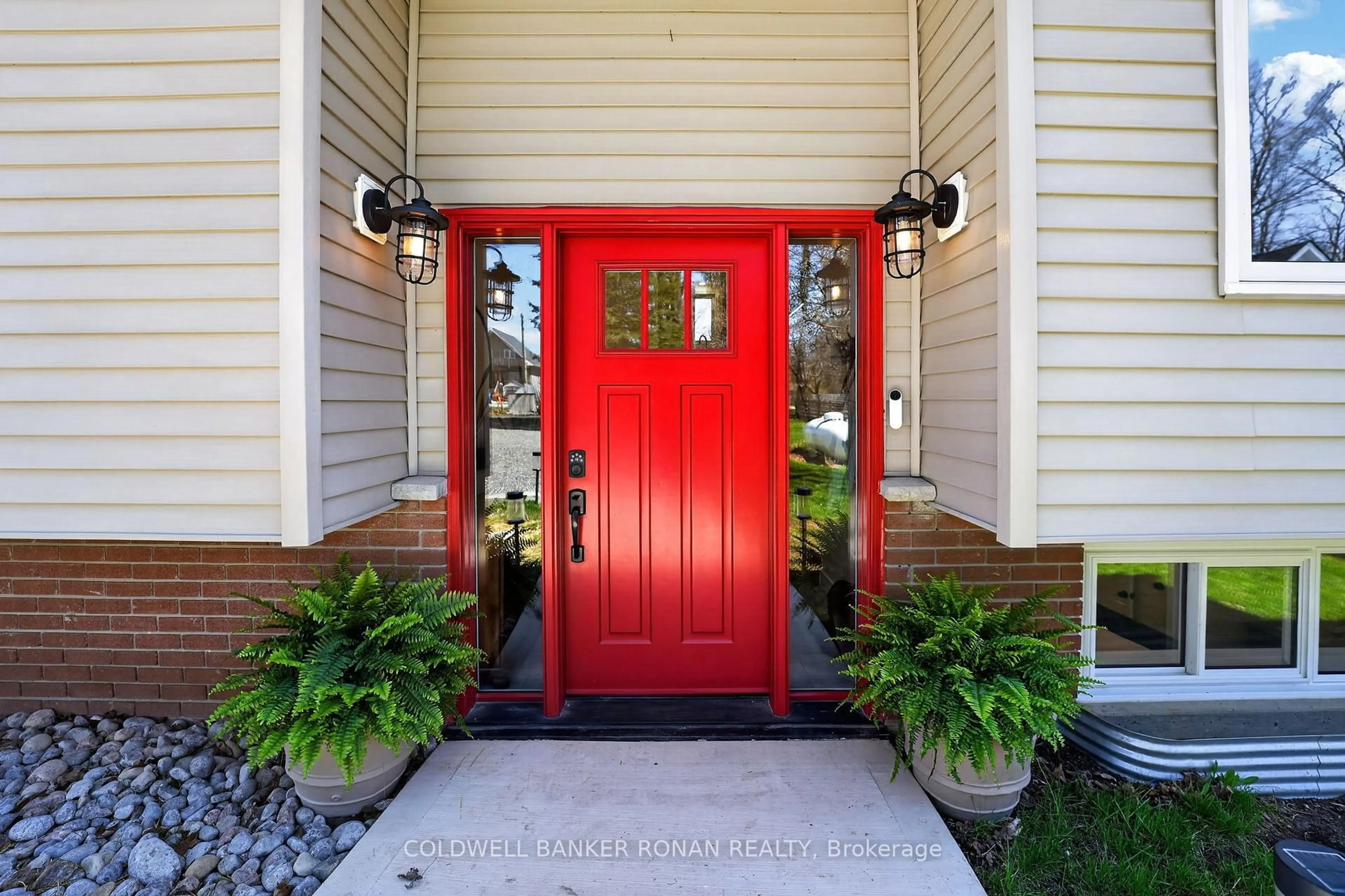 Indoor entryway for 681170 260 Sdrd, Melancthon Ontario L9V 2M8