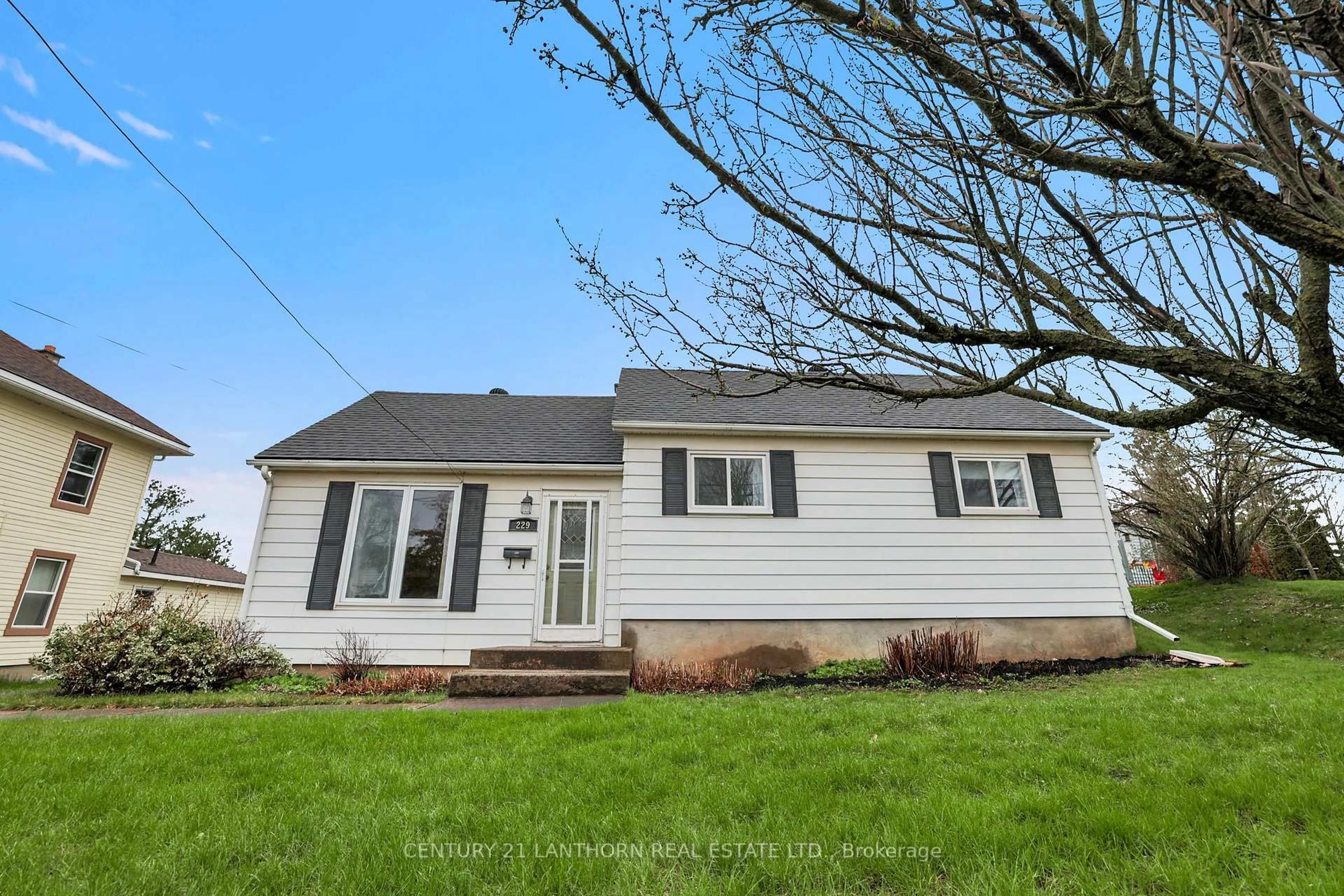 Home with vinyl exterior material, street for 229 St Lawrence St, Madoc Ontario K0K 2K0