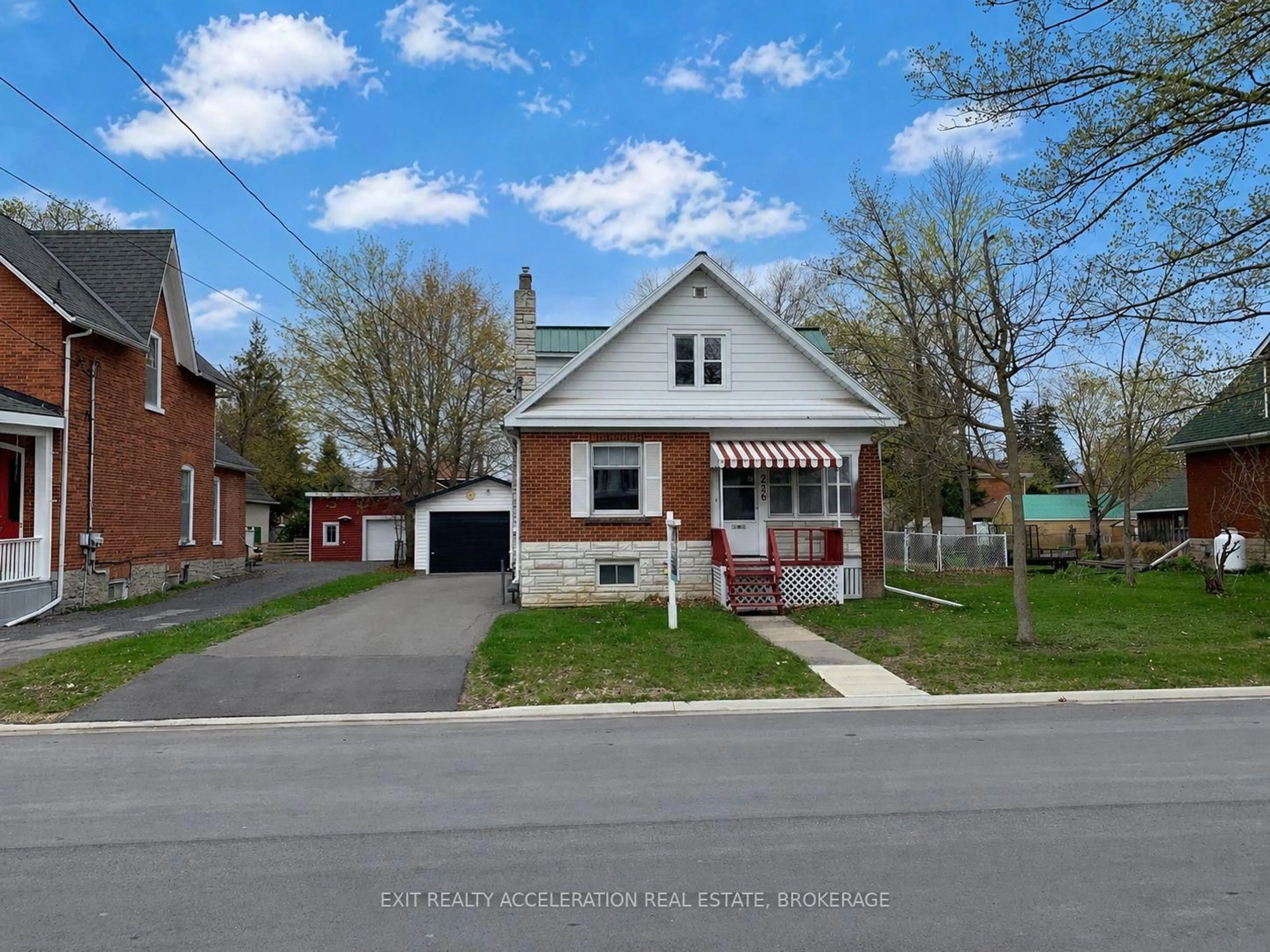 A pic from outside/outdoor area/front of a property/back of a property/a pic from drone, street for 236 East St, Greater Napanee Ontario K7R 1T2