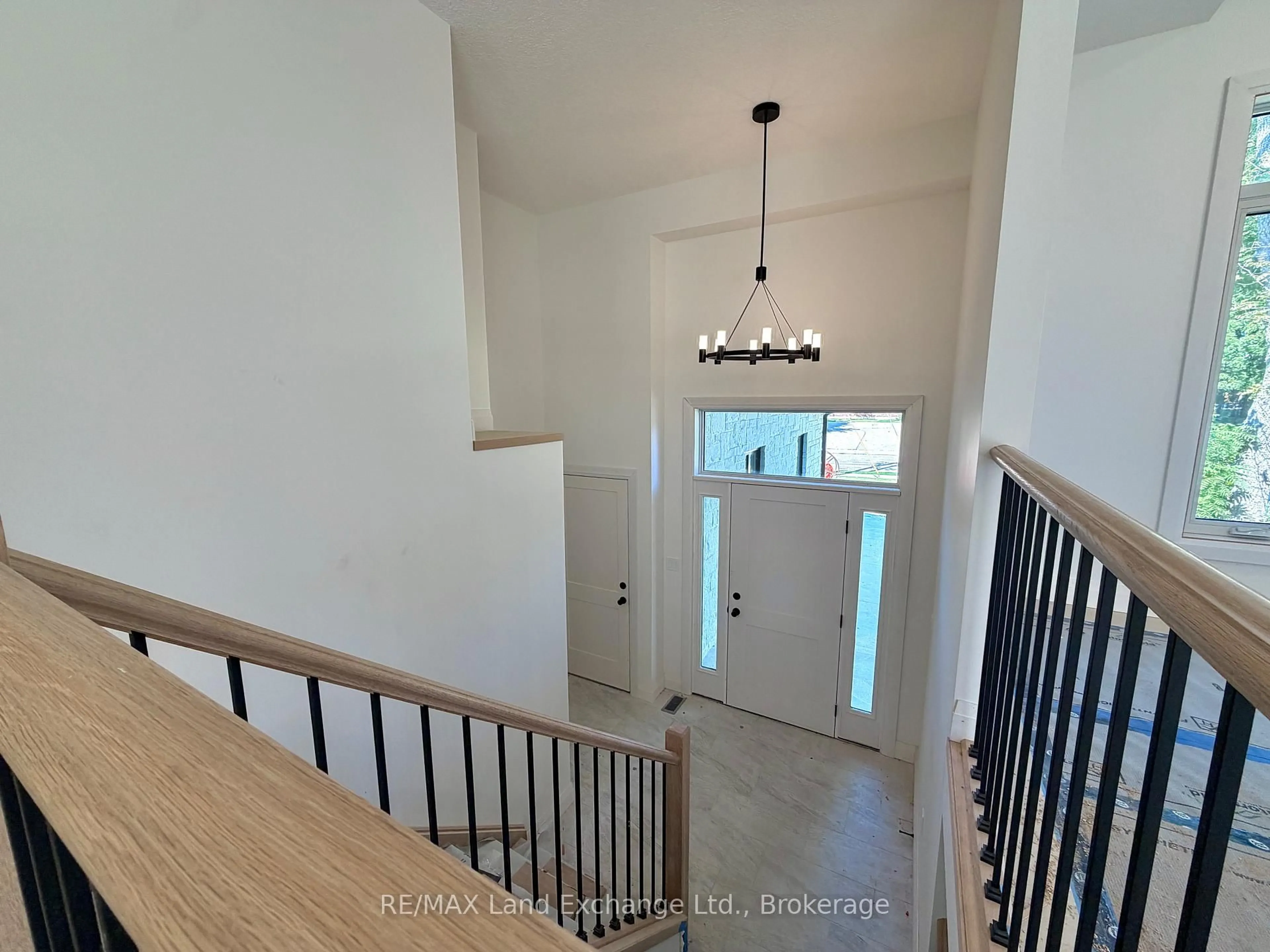 Indoor entryway for 660 Devonshire Rd, Saugeen Shores Ontario N0H 2C3