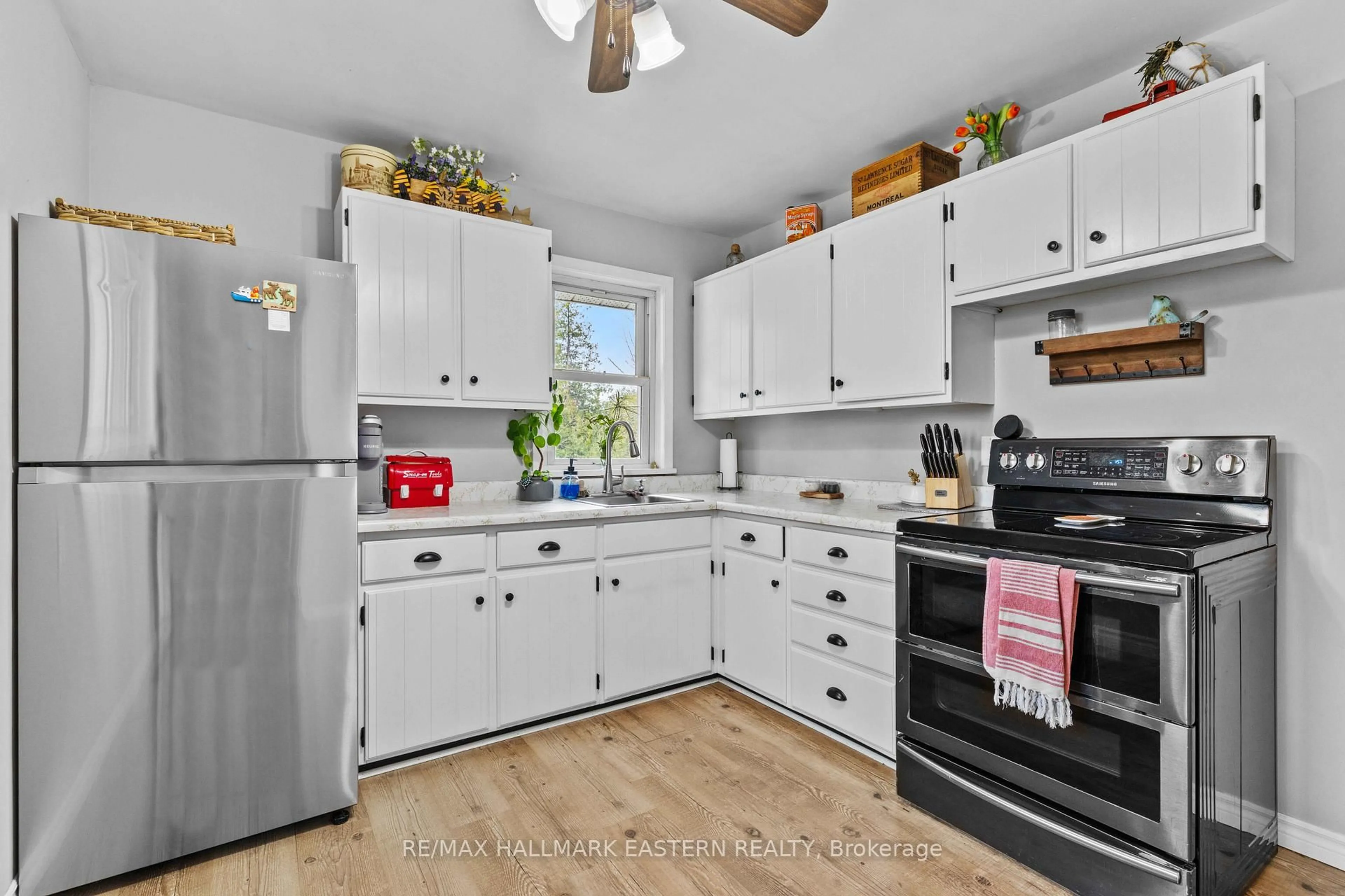 Standard kitchen, unknown for 1883 Twelfth Line, Selwyn Ontario K0L 2H0