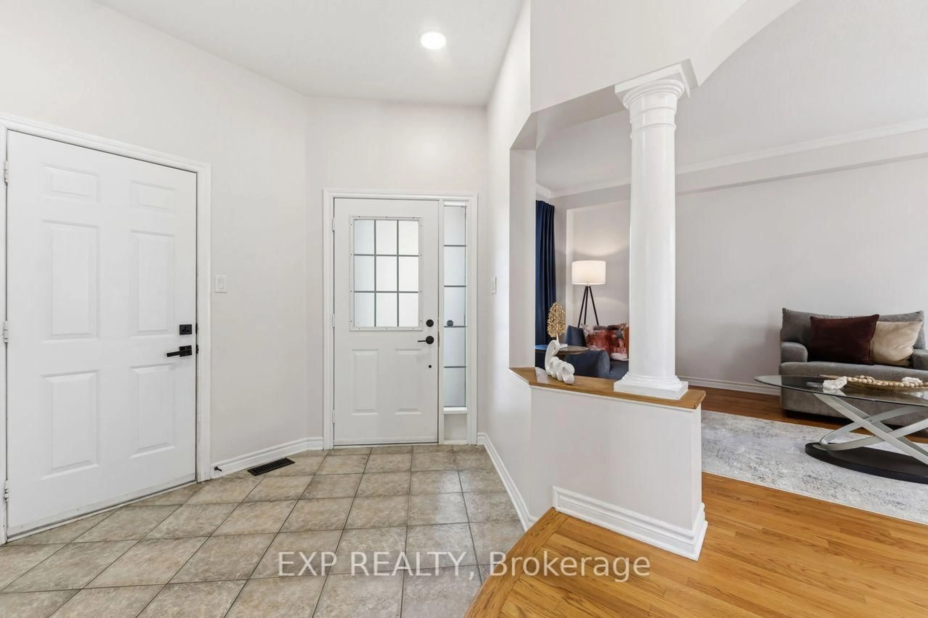 Indoor entryway for 3 Shining Star Circ, Stittsville Ontario K2S 2B5