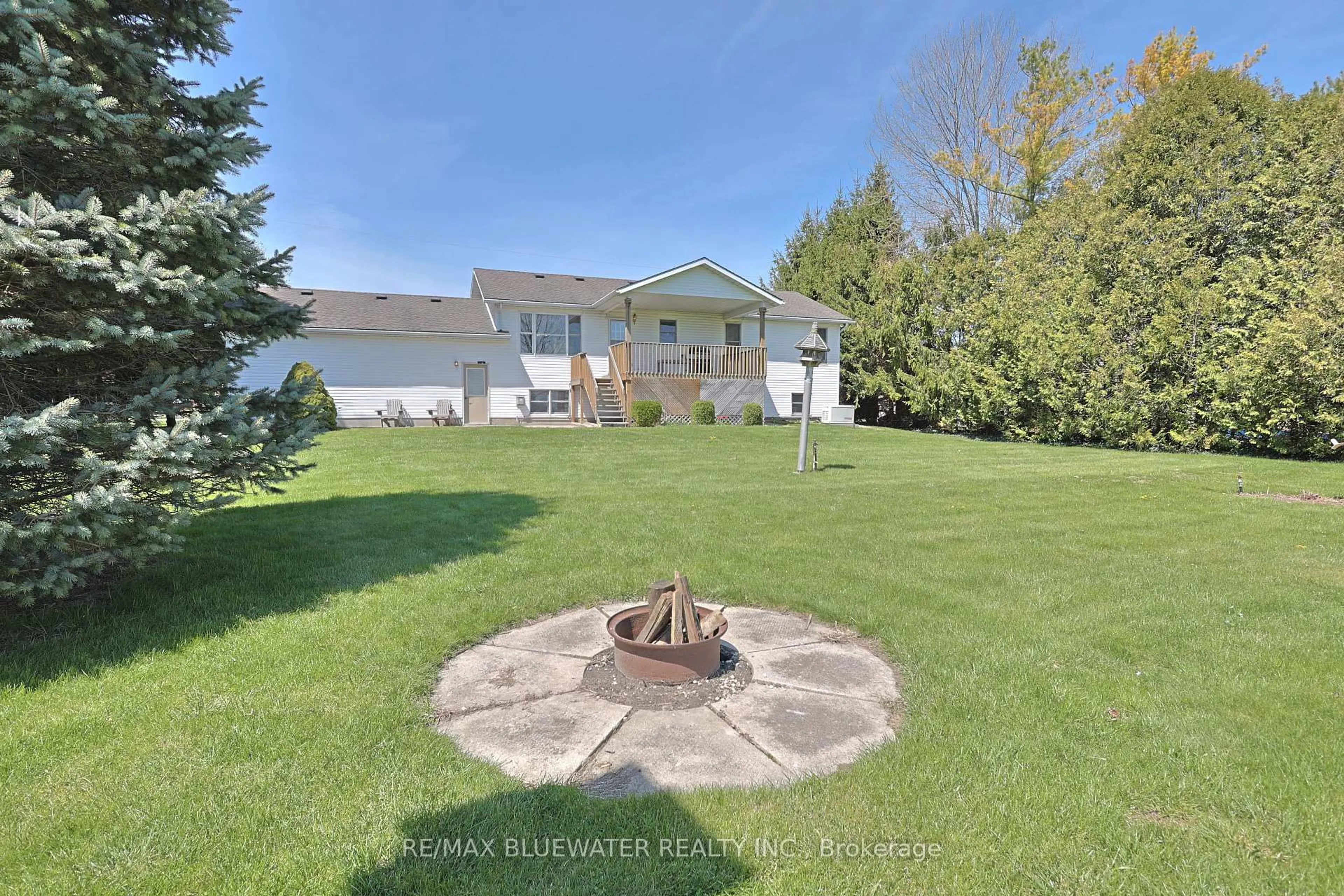 A pic from outside/outdoor area/front of a property/back of a property/a pic from drone, water/lake/river/ocean view for 9873 Leonard St, Lambton Shores Ontario N0M 1T0