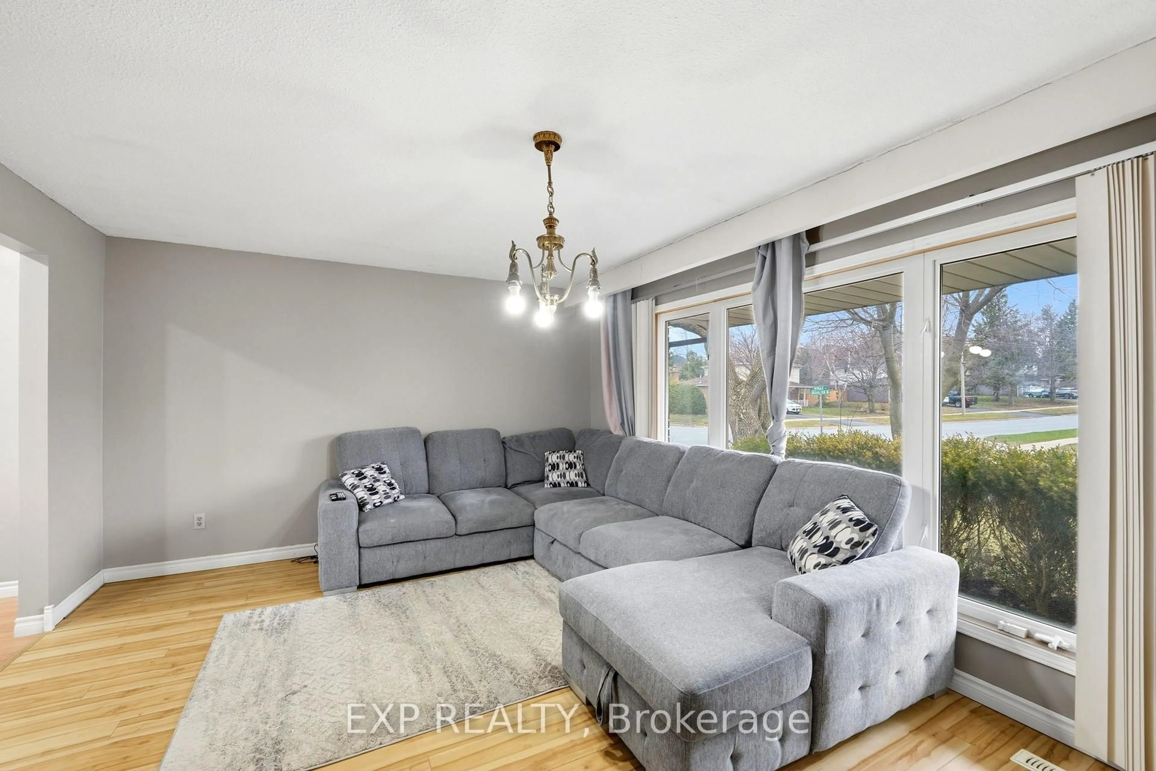 Living room with furniture, unknown for 1 Nordale Crt, Kawartha Lakes Ontario K9V 4V4