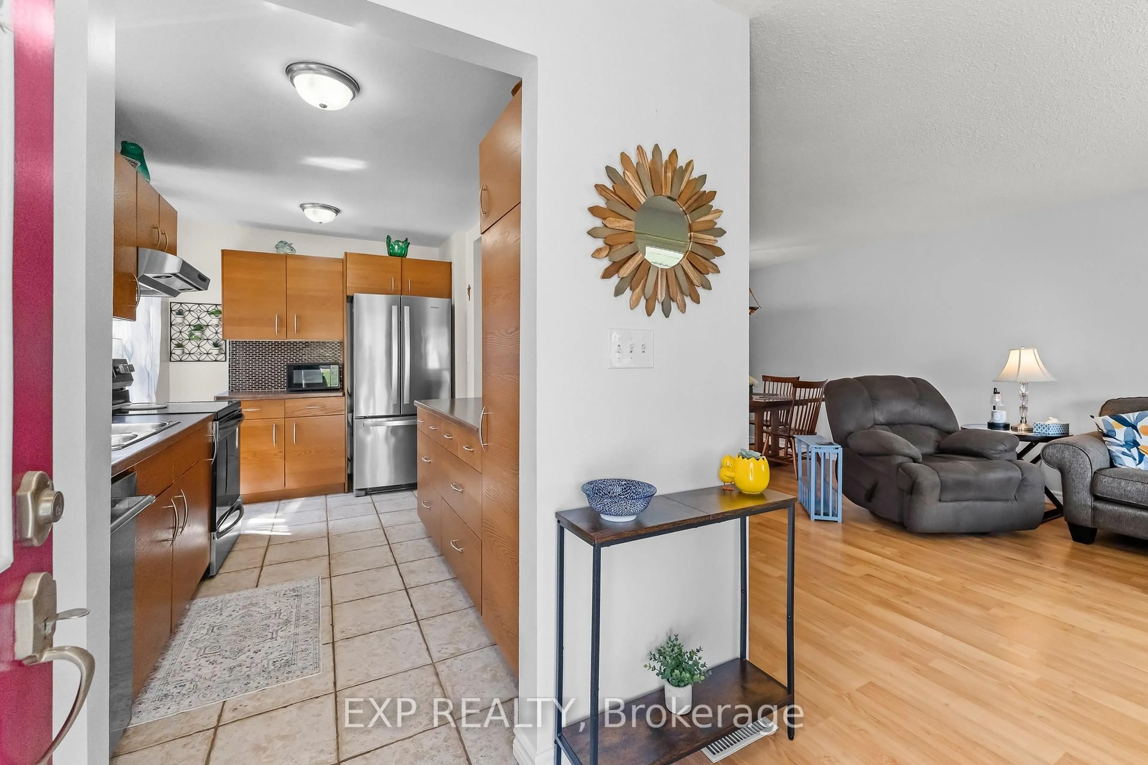 Indoor entryway for 33 Stanmary Dr, St. Catharines Ontario L2N 5T6
