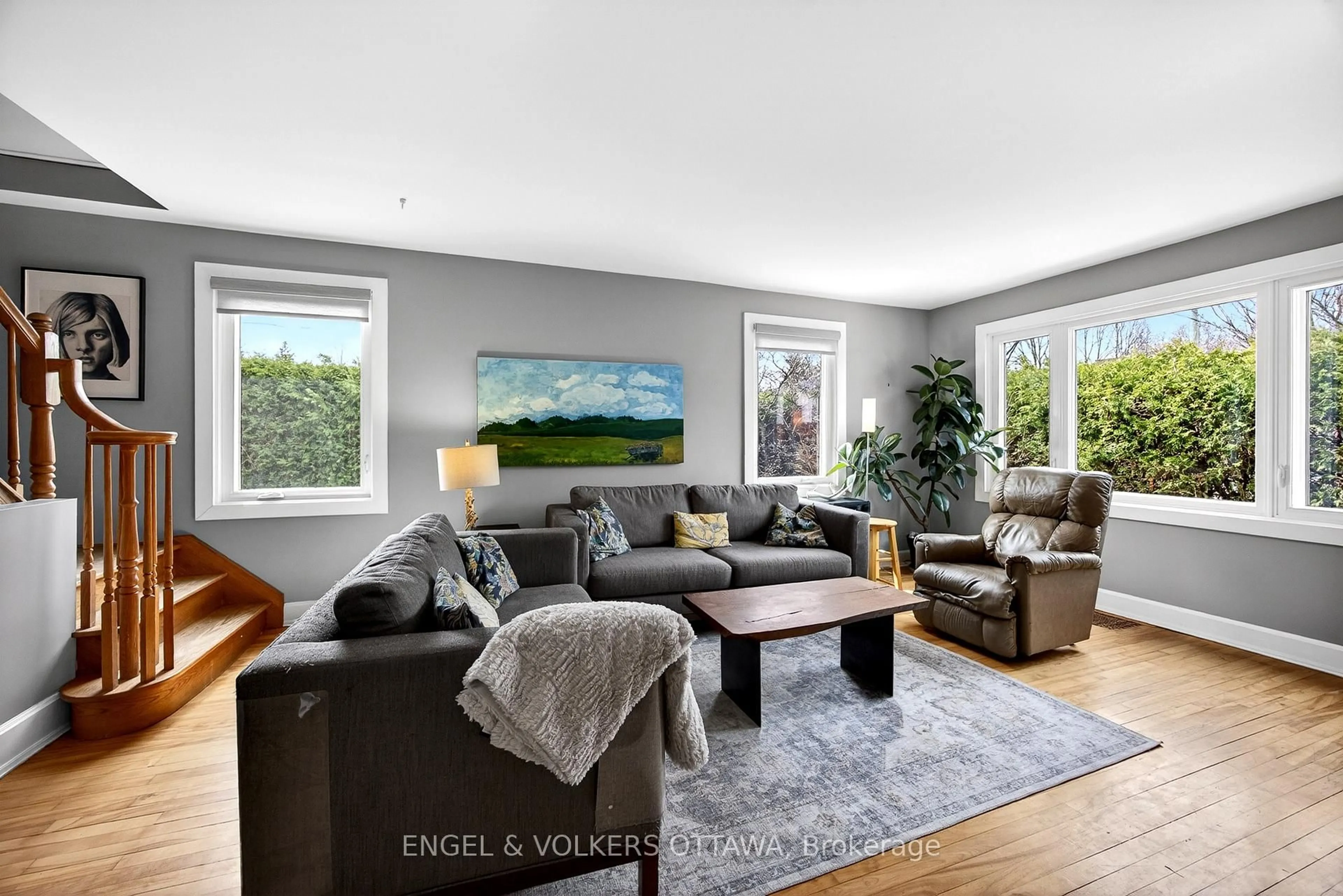 Living room with furniture, unknown for 166 Wesley Ave, Ottawa Ontario K1Z 7A1