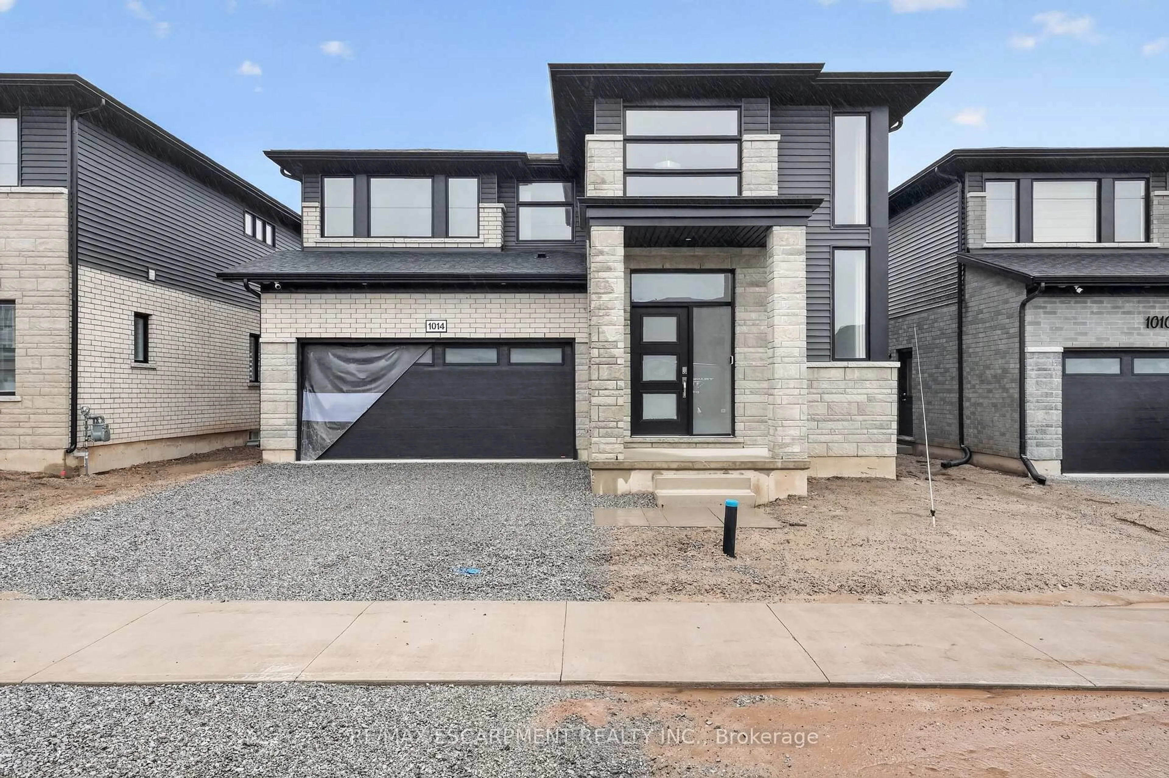 Home with brick exterior material, street for 1014 Alliston Ave, Fort Erie Ontario L2A 0H3