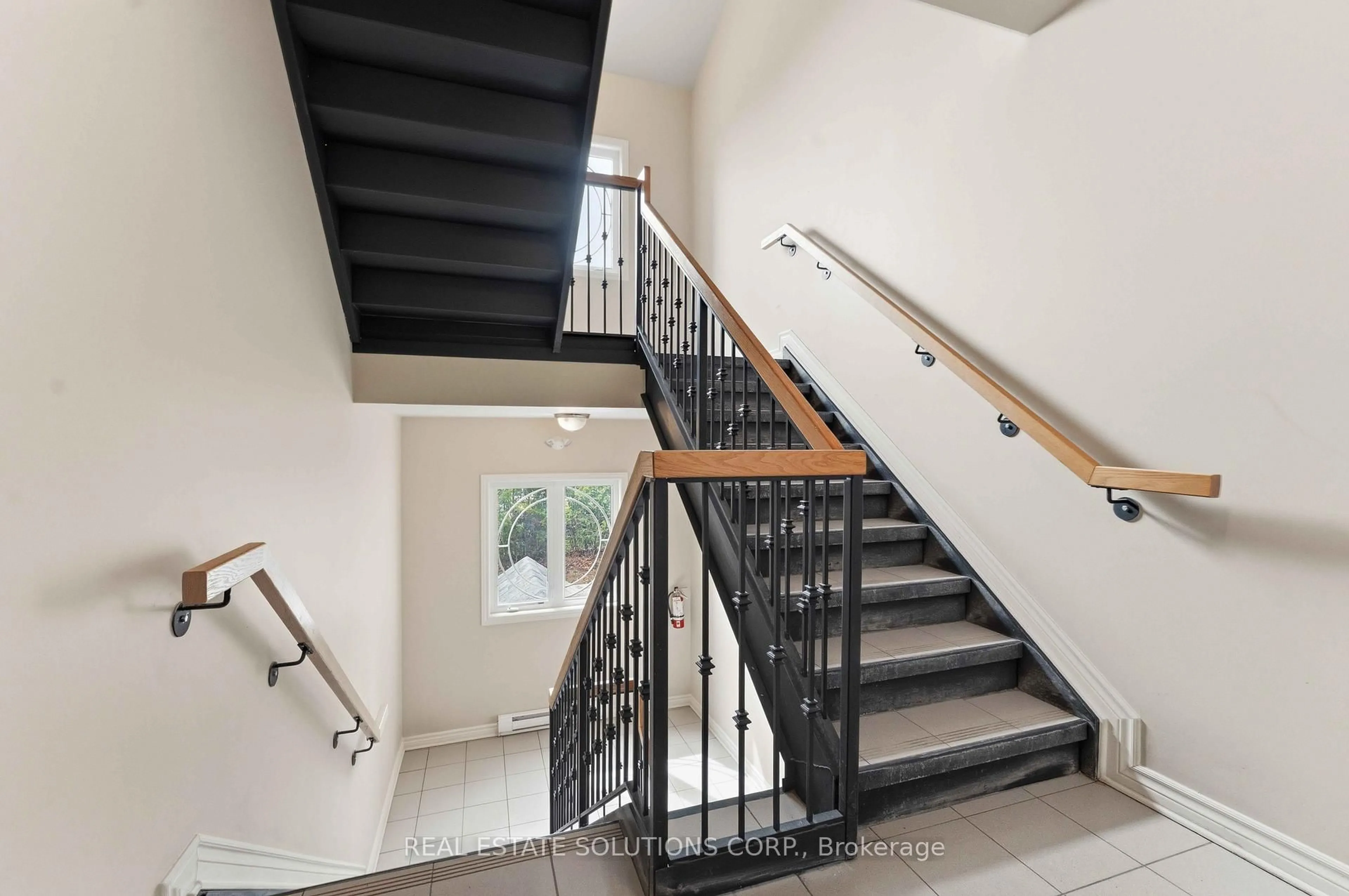 Stairs for 200 Paseo Private #5, Ottawa Ontario K2G 4N7