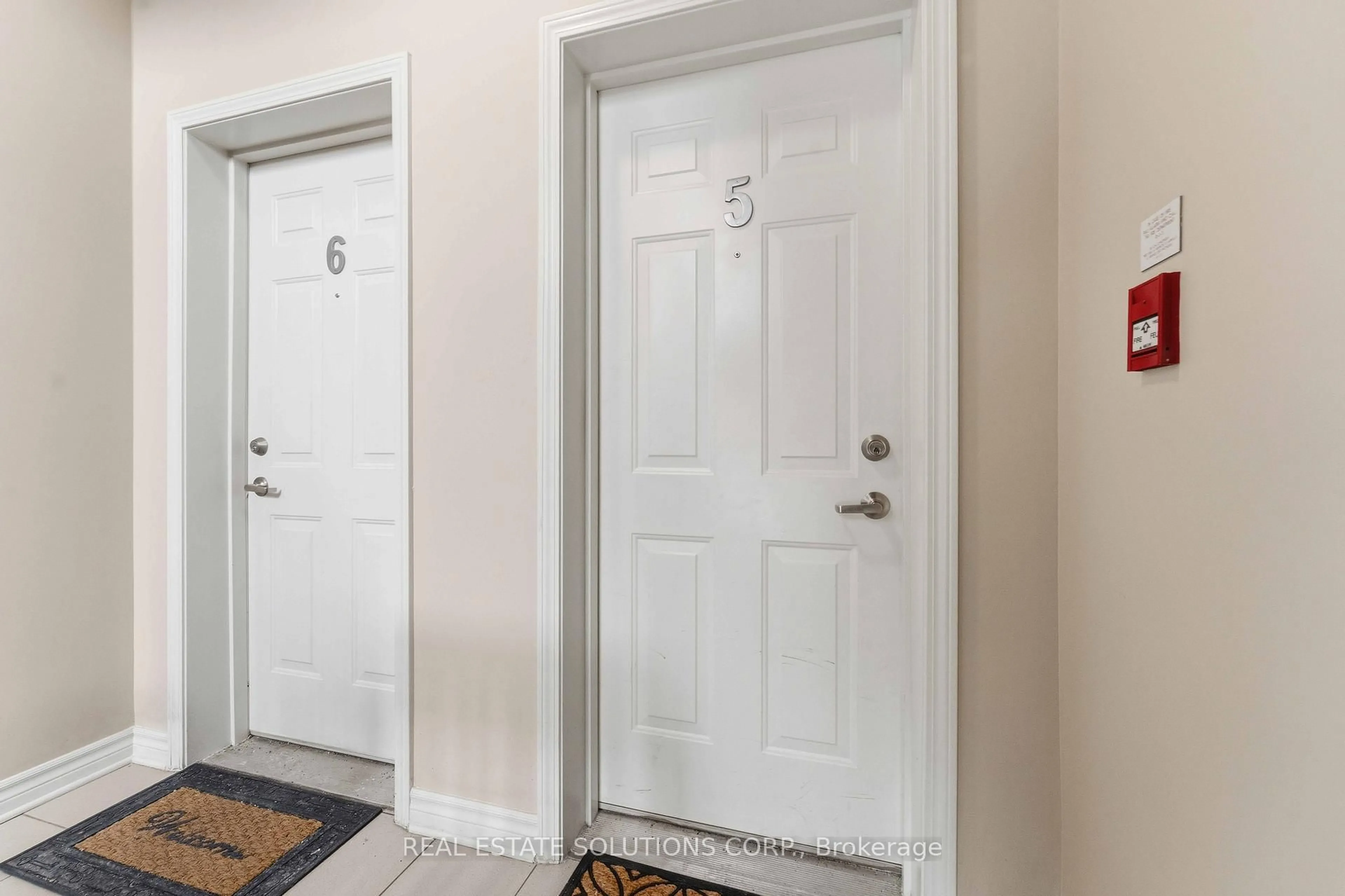 Indoor entryway for 200 Paseo Private #5, Ottawa Ontario K2G 4N7