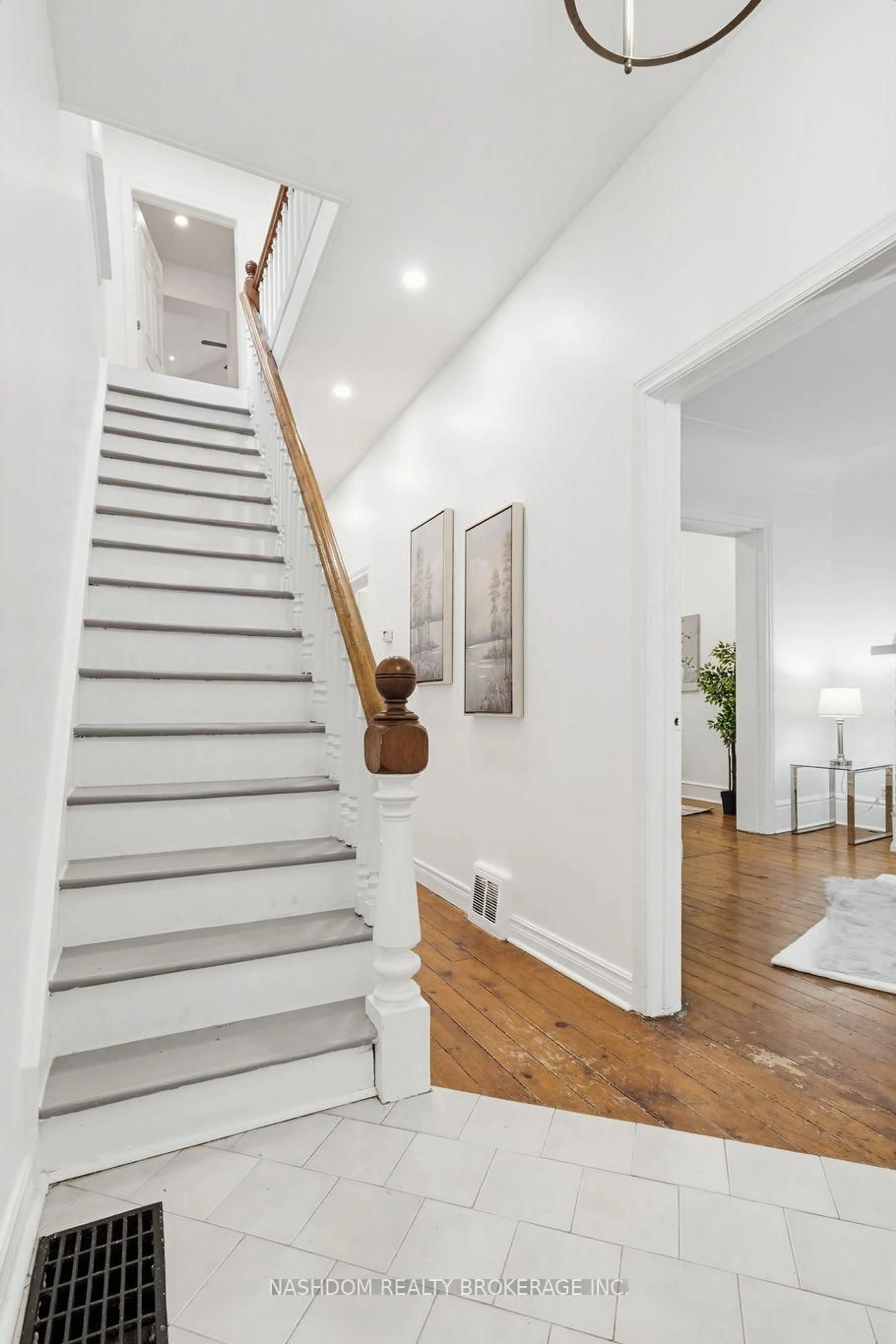 Stairs for 42 Erie Ave, Hamilton Ontario L8N 2W6