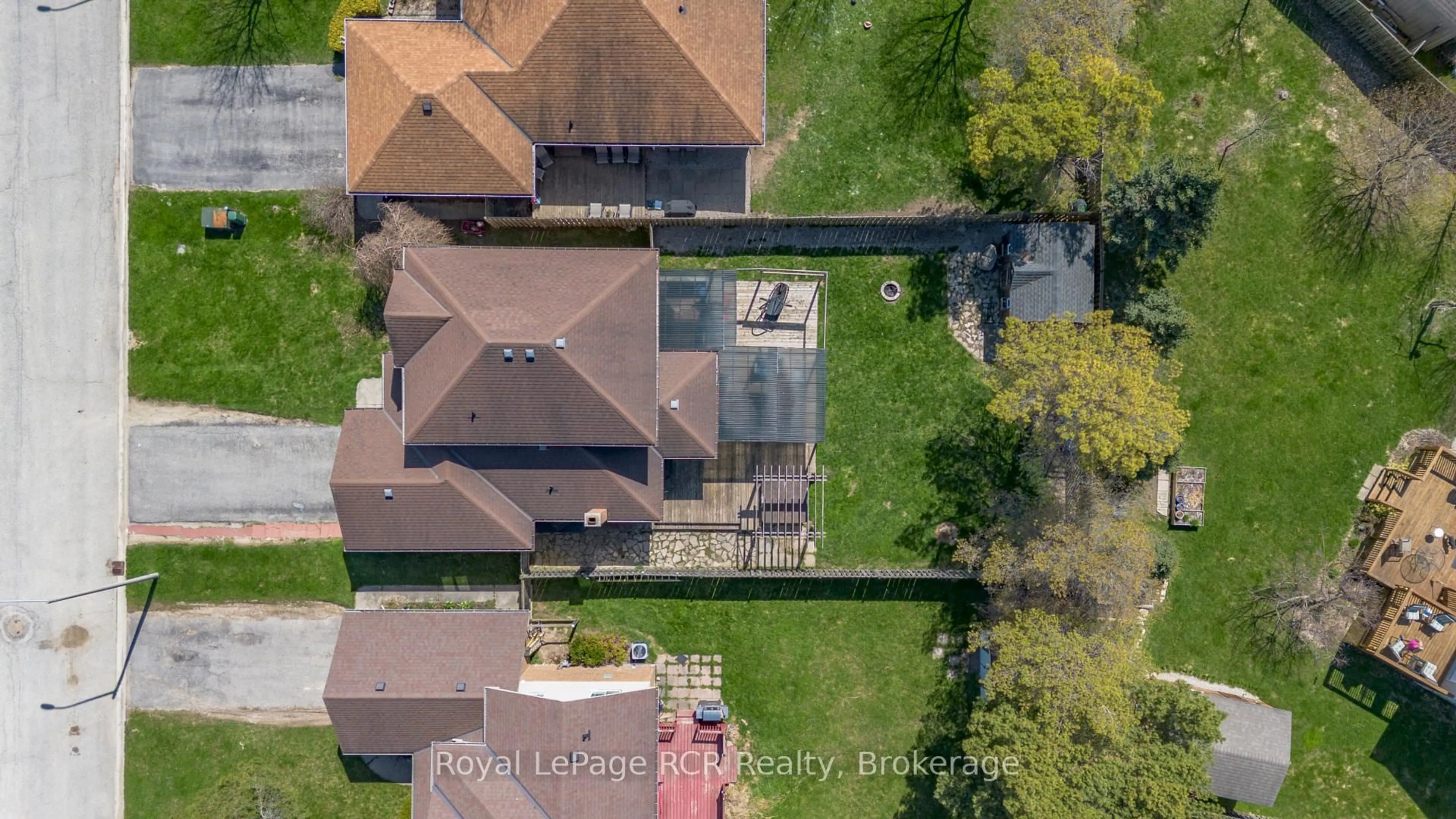 A pic from outside/outdoor area/front of a property/back of a property/a pic from drone, street for 396 Murray Blvd, Kincardine Ontario N2Z 3B3