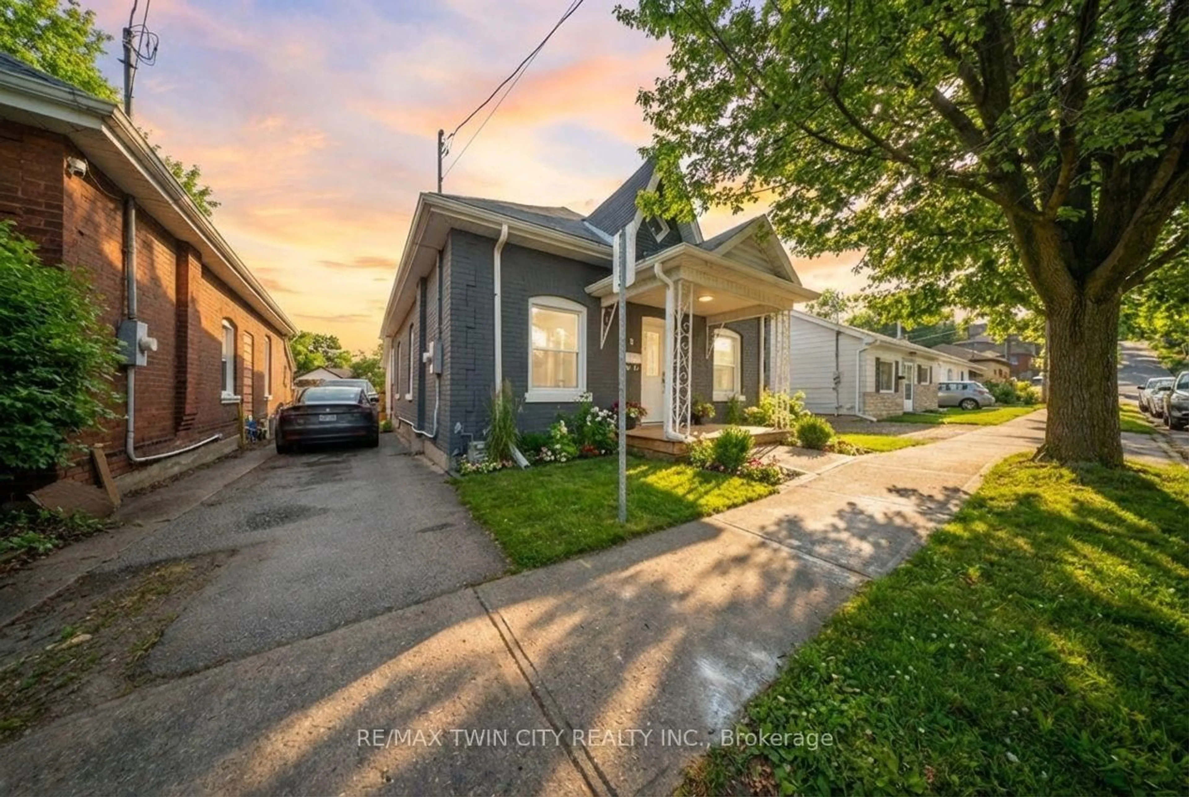 A pic from outside/outdoor area/front of a property/back of a property/a pic from drone, street for 8 Main St, Brantford Ontario N3R 3X2