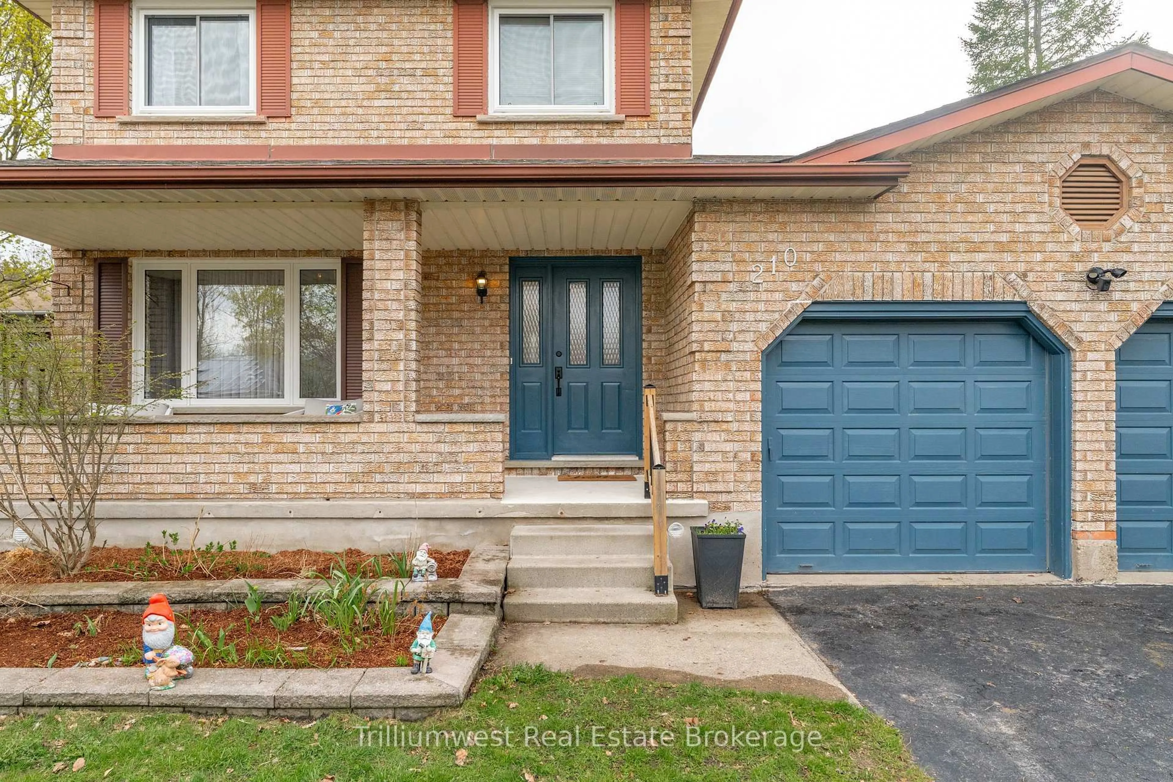 Home with brick exterior material, street for 210 Old Country Pl, Kitchener Ontario N2E 3A3