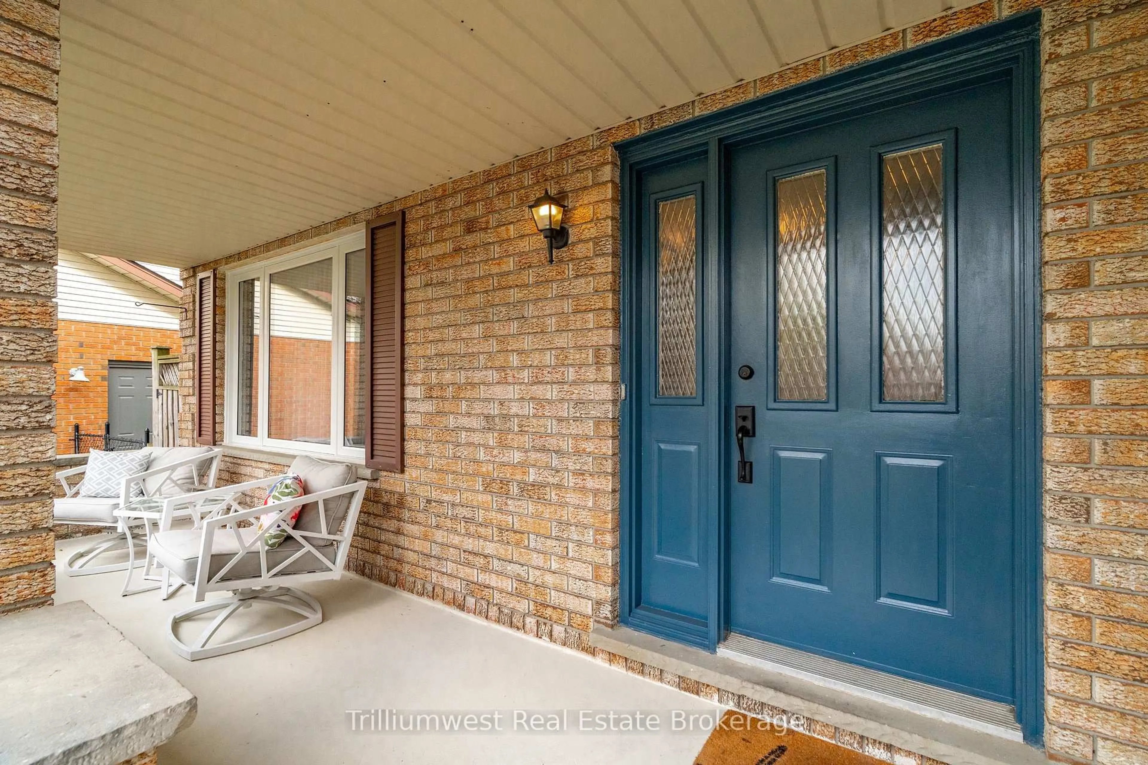 Home with brick exterior material, street for 210 Old Country Pl, Kitchener Ontario N2E 3A3