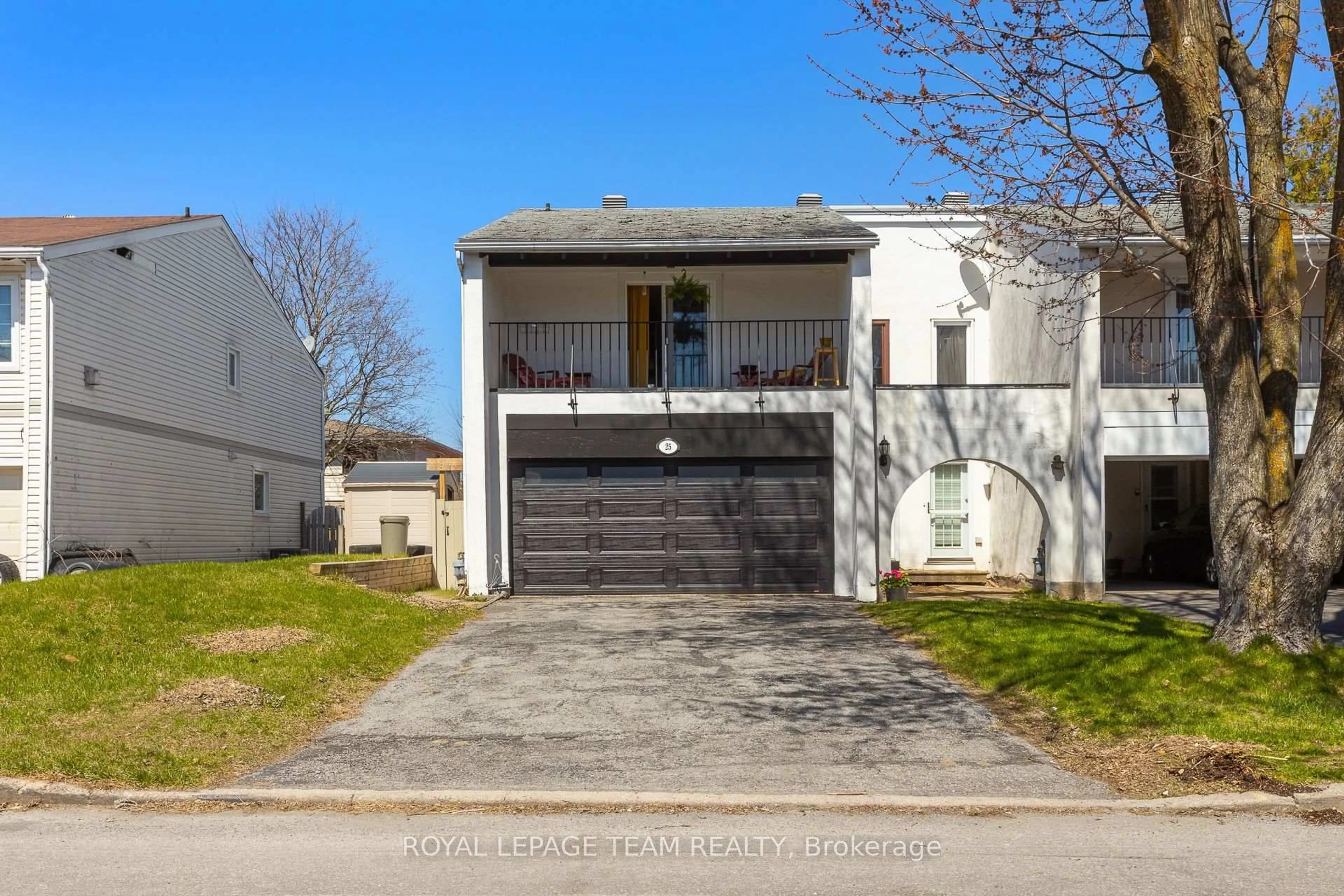 A pic from outside/outdoor area/front of a property/back of a property/a pic from drone, street for 25 Grady Cres, Ottawa Ontario K2H 5S2