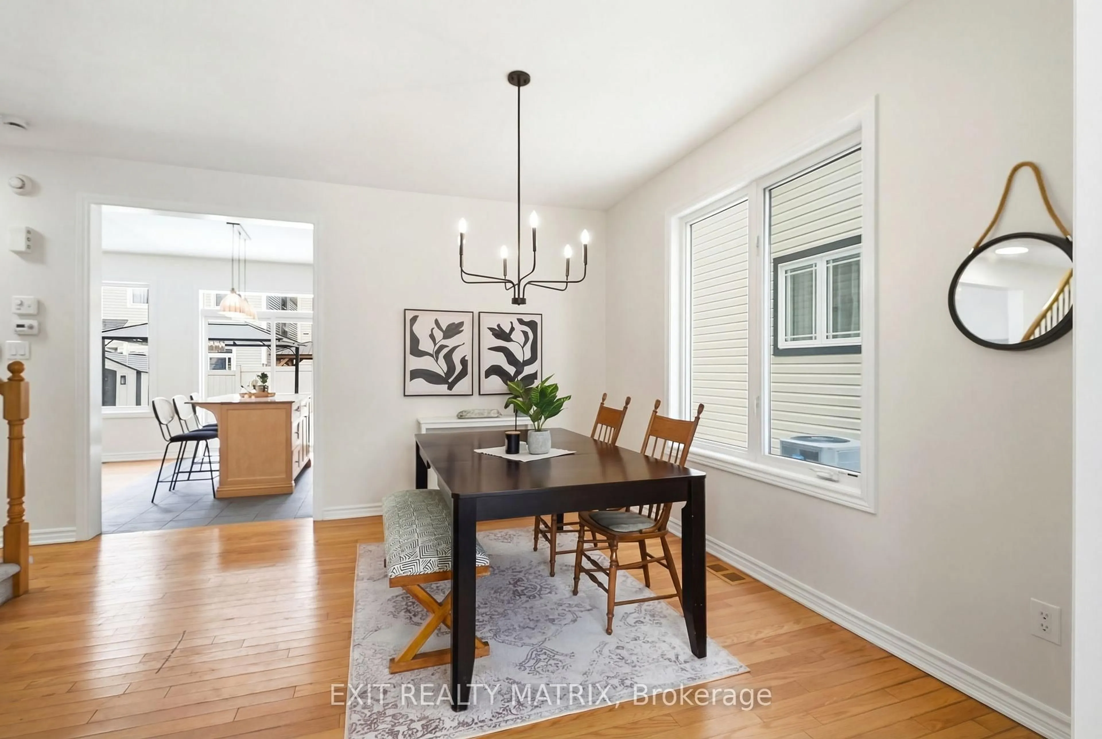 Dining room, wood/laminate floor for 194 Flowing Creek Circ, Ottawa Ontario K2M 2R7