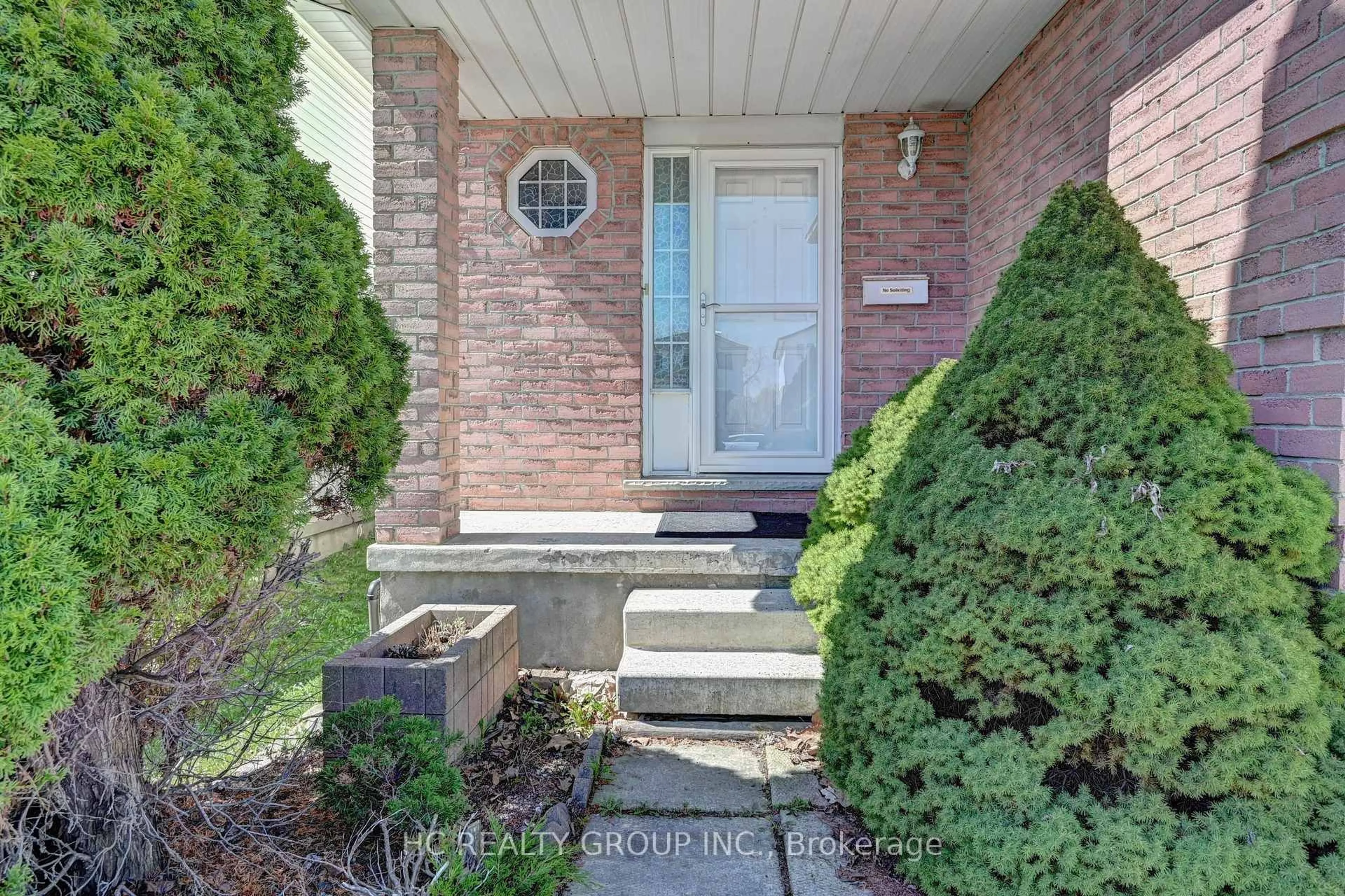 Indoor entryway for 271 Resurrection Dr, Kitchener Ontario N2N 3H4