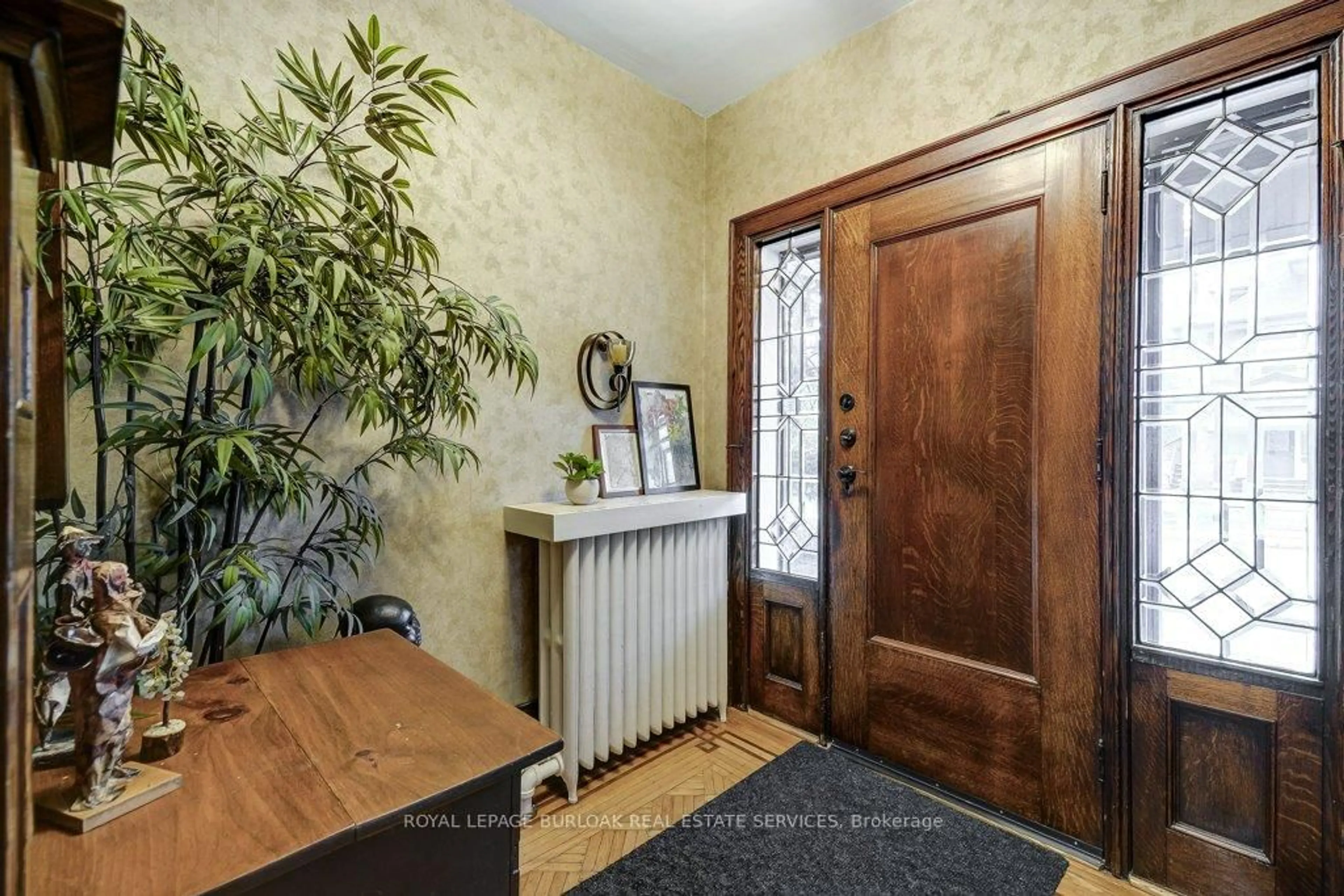 Indoor entryway for 46 Sherman Ave, Hamilton Ontario L8M 2P4