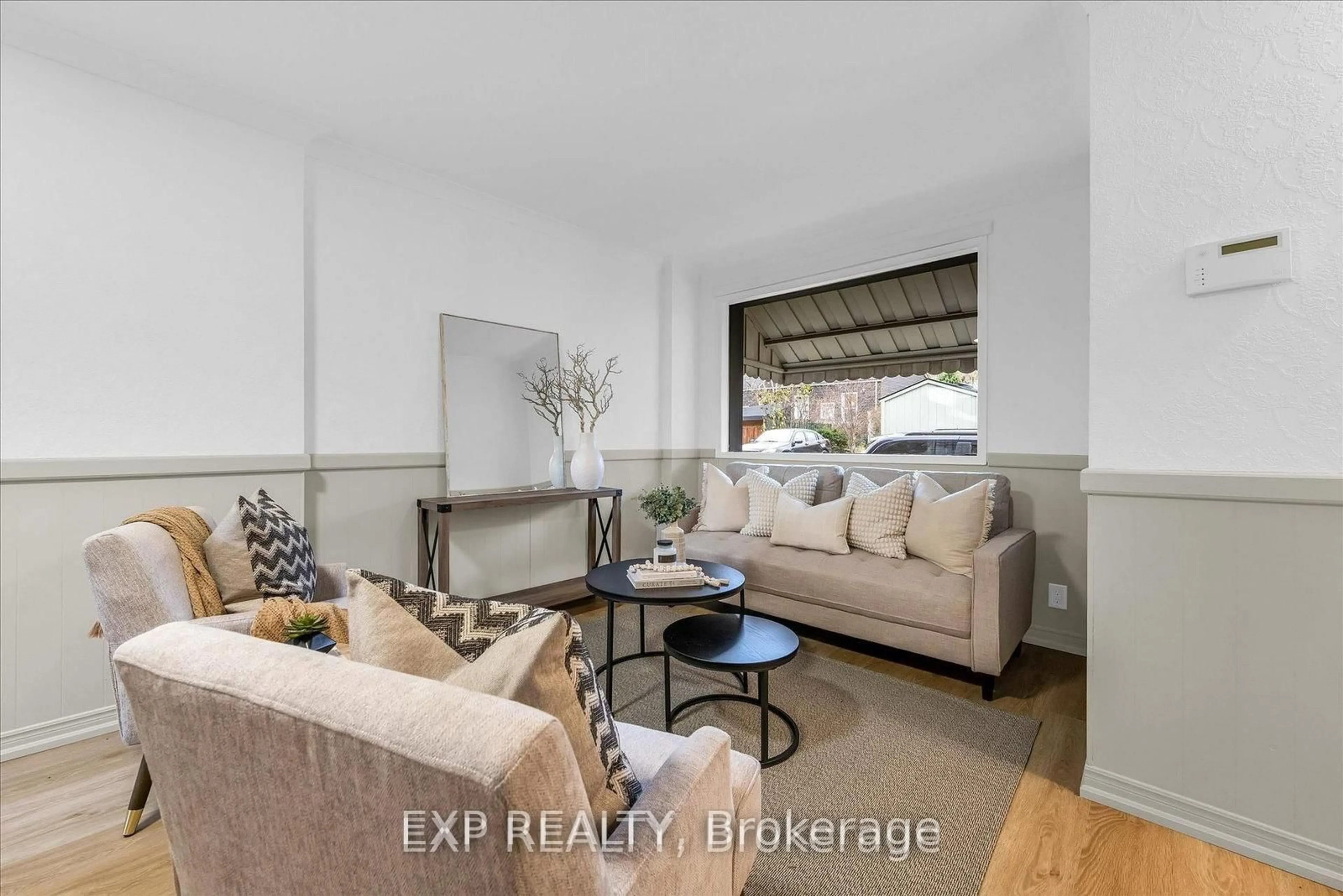 Living room with furniture, unknown for 11 Ford St, Hamilton Ontario L8N 2P4