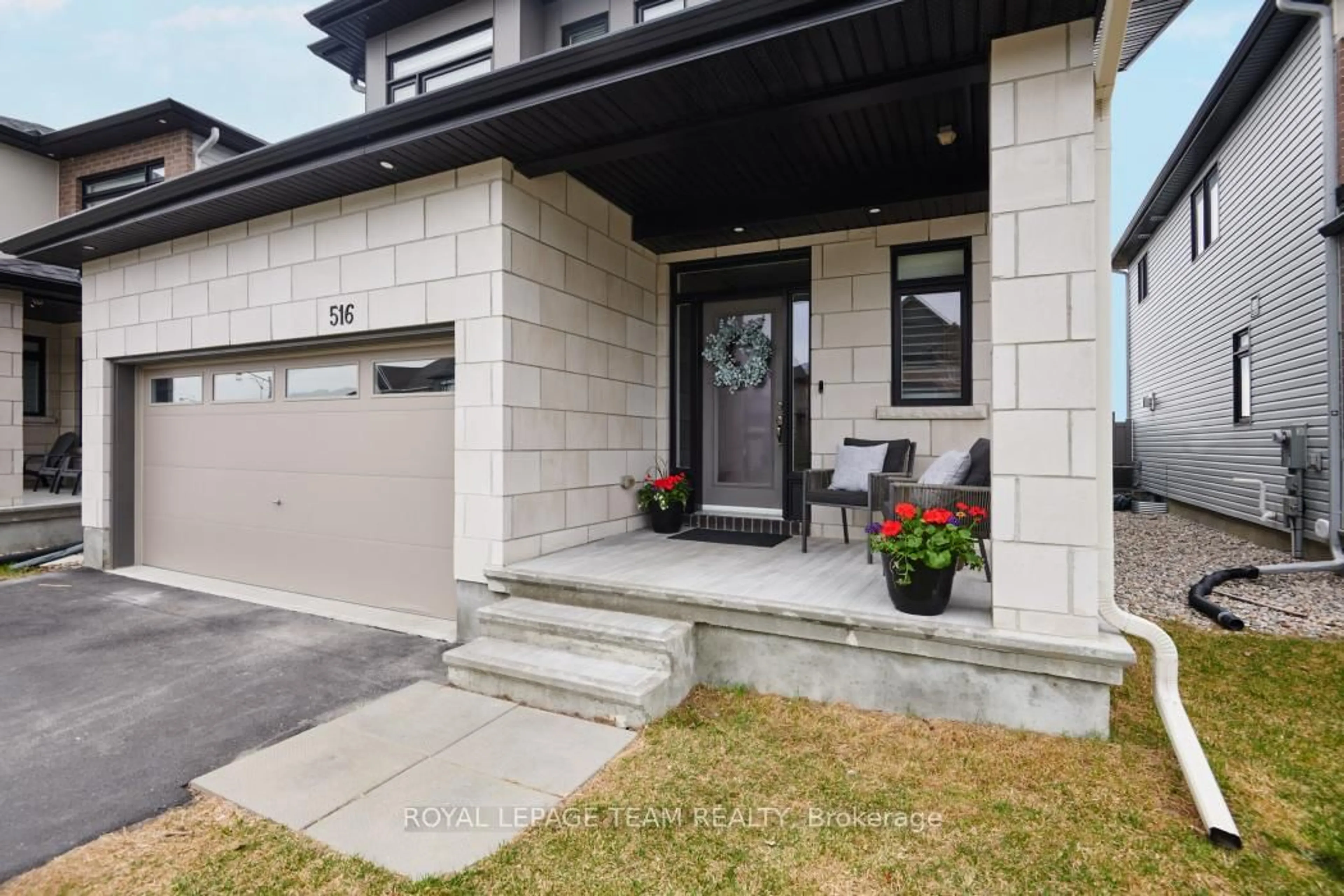 Unknown for 516 Bobolink Rdge, Ottawa Ontario K2S 2N5