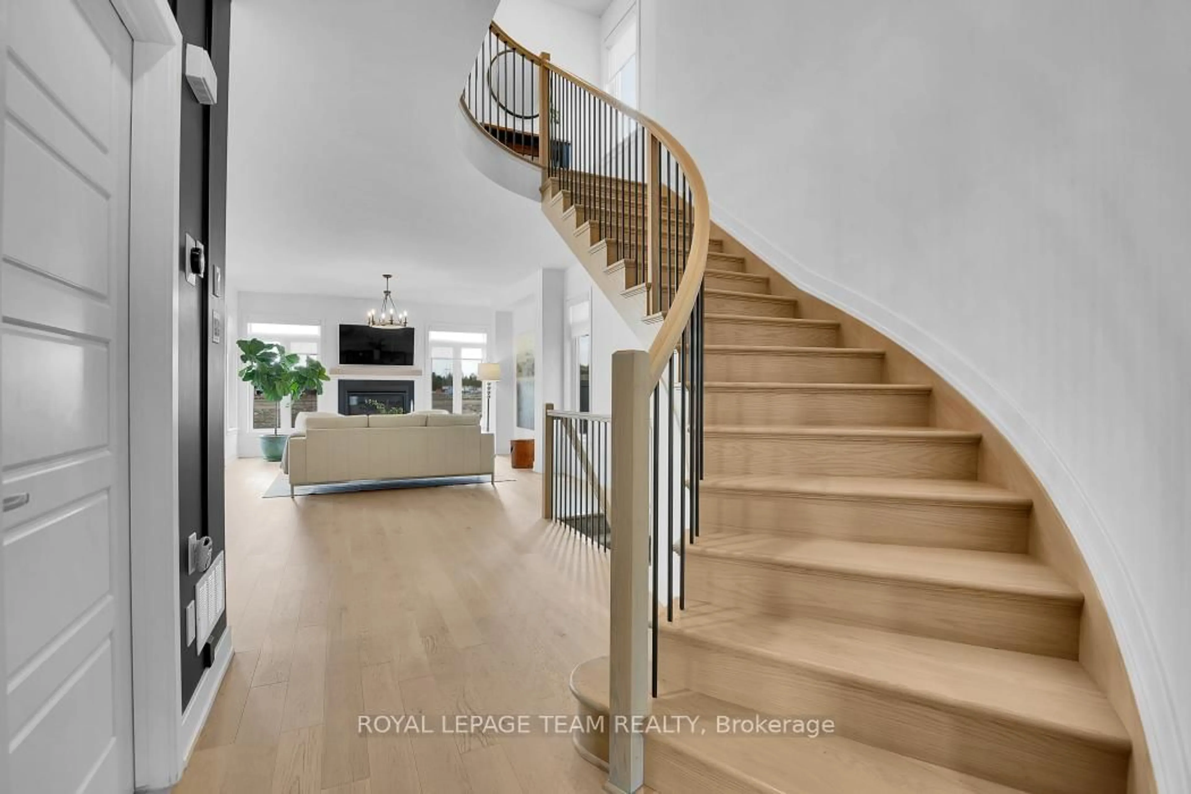 Unknown for 516 Bobolink Rdge, Ottawa Ontario K2S 2N5