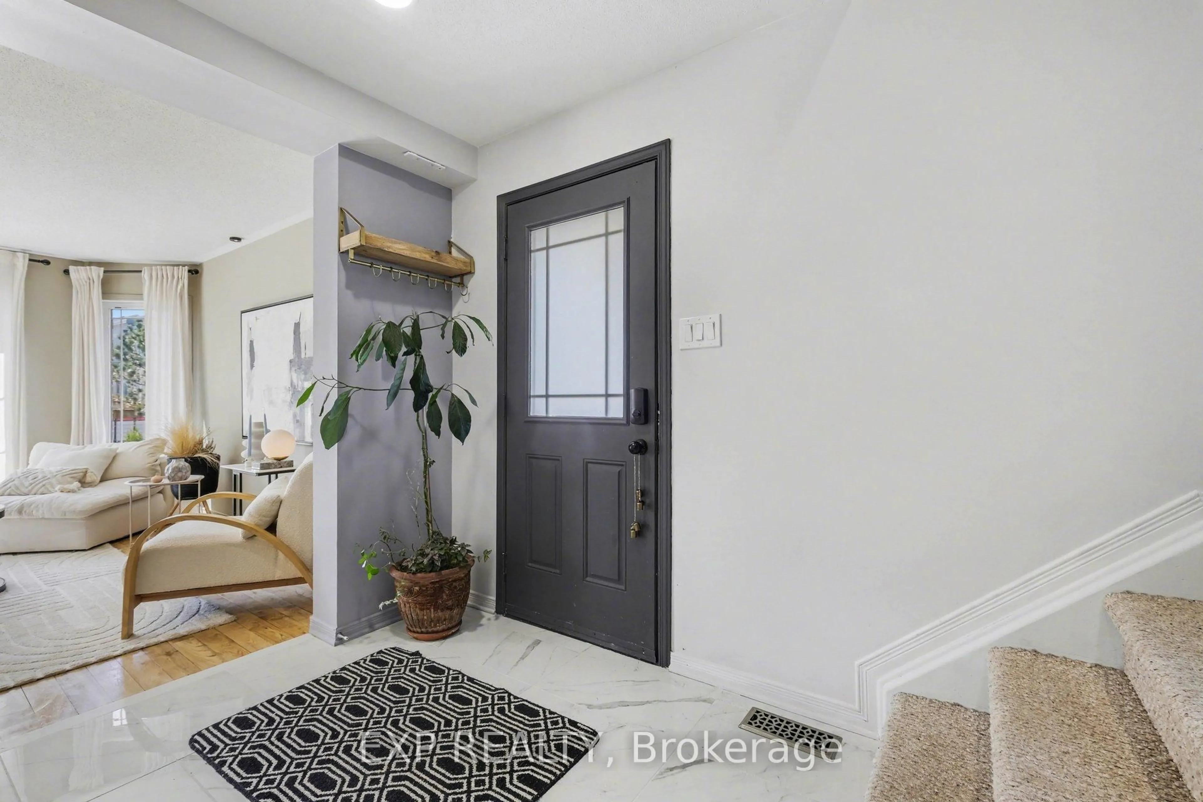 Indoor entryway for 281 Sorento St, Ottawa Ontario K2J 0B4