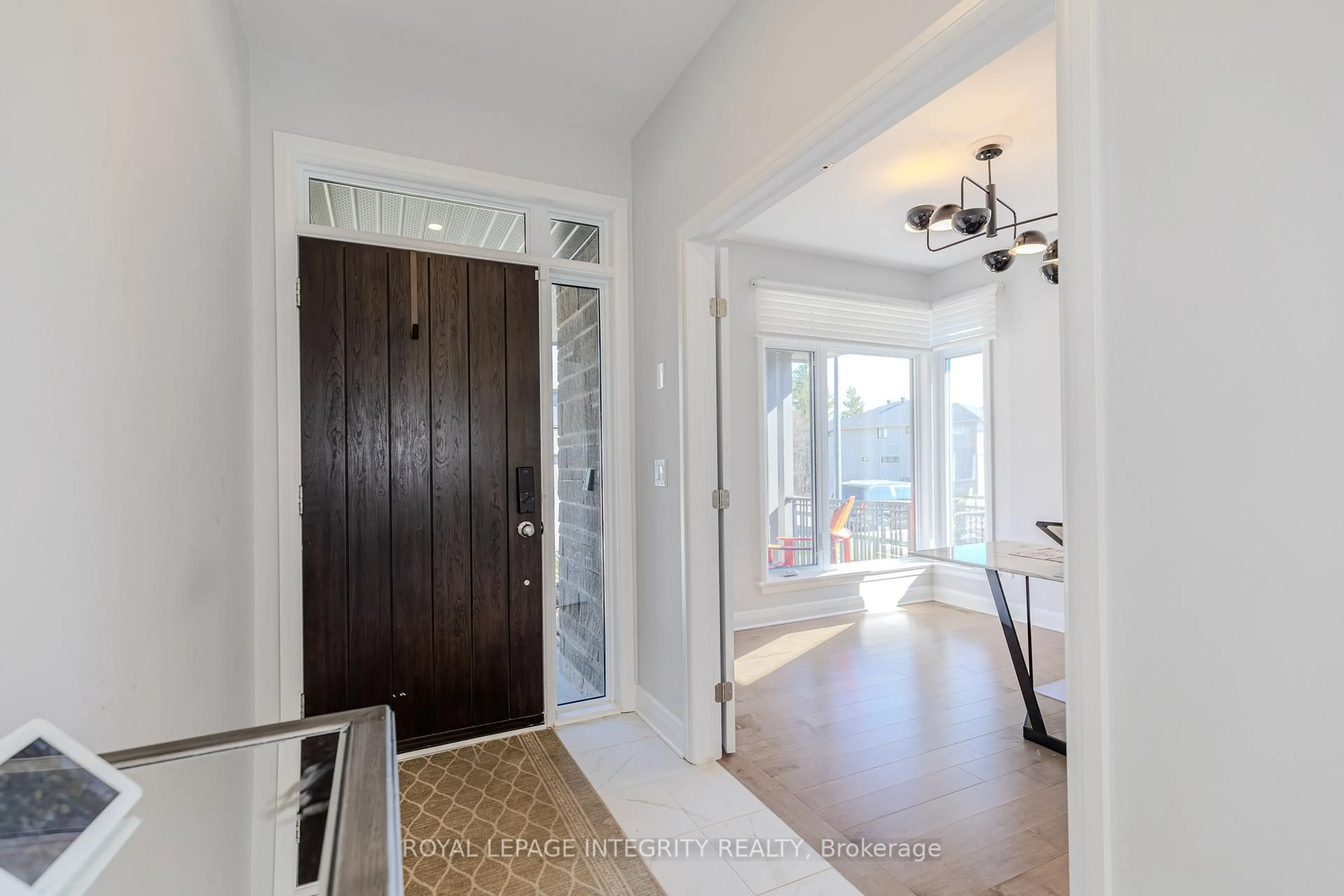 Indoor entryway for 238 Ketchikan Cres, Ottawa Ontario K2T 0S3