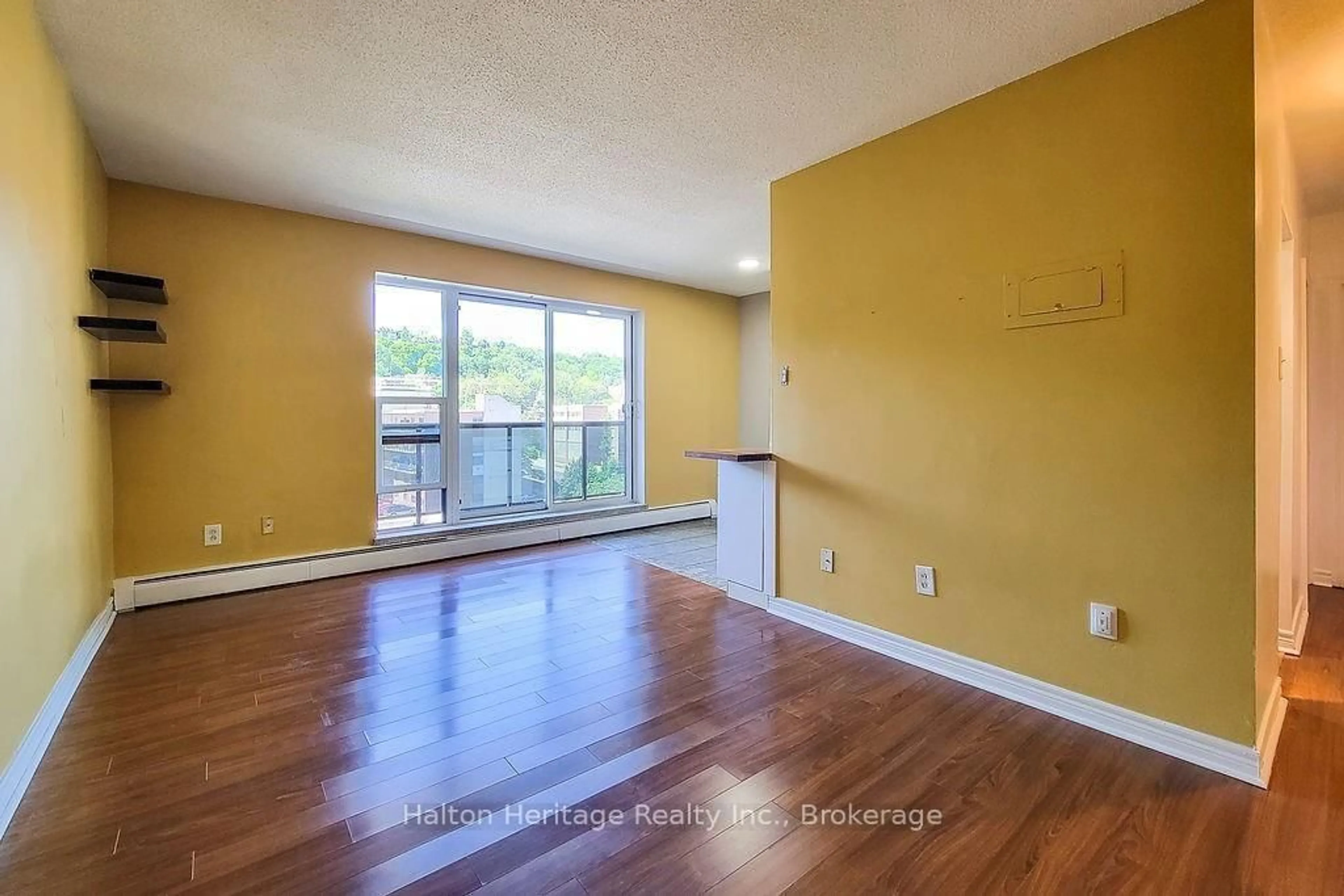 A pic of a room for 81 Charlton Ave #905, Hamilton Ontario L8N 1Y7