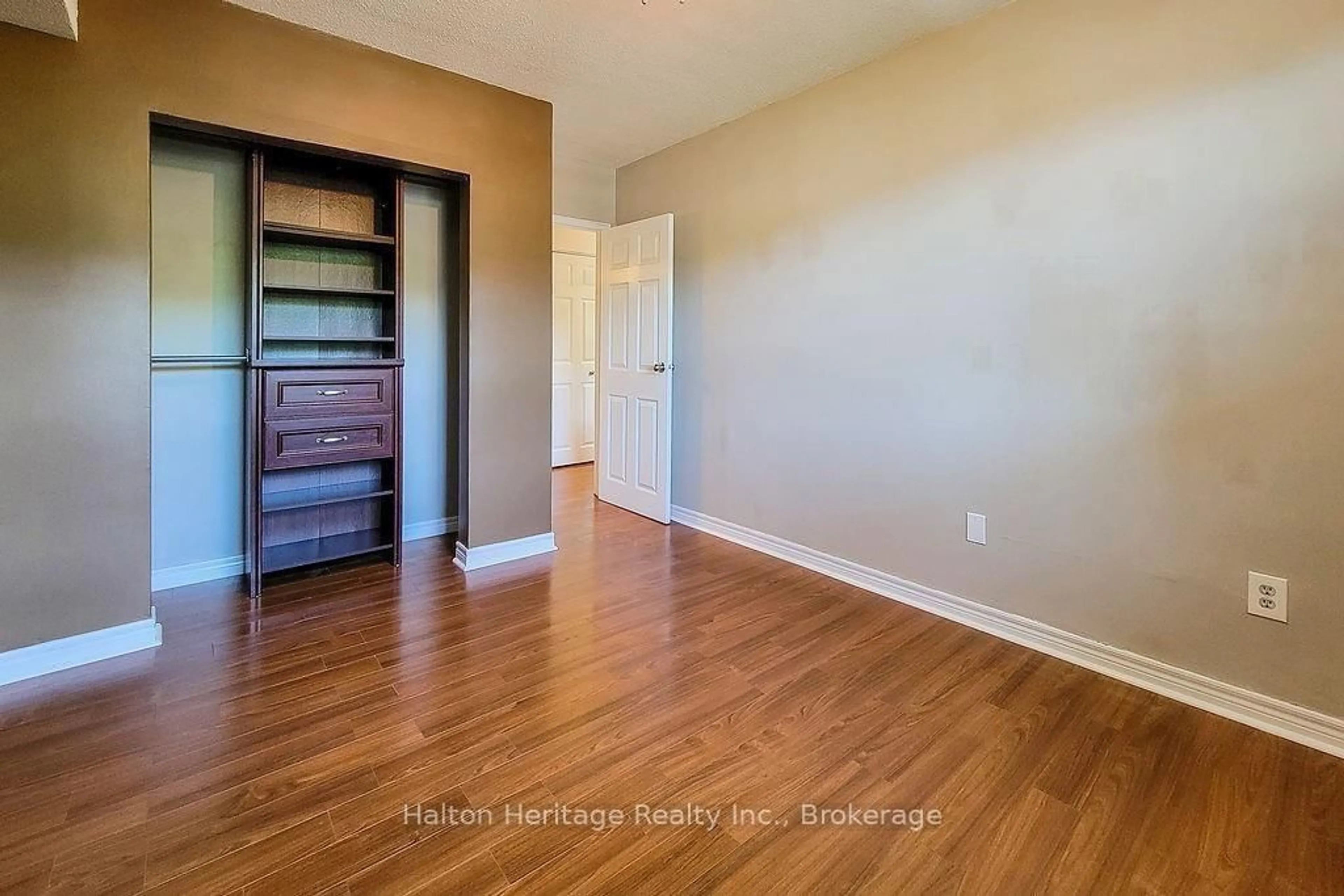 Unknown for 81 Charlton Ave #905, Hamilton Ontario L8N 1Y7